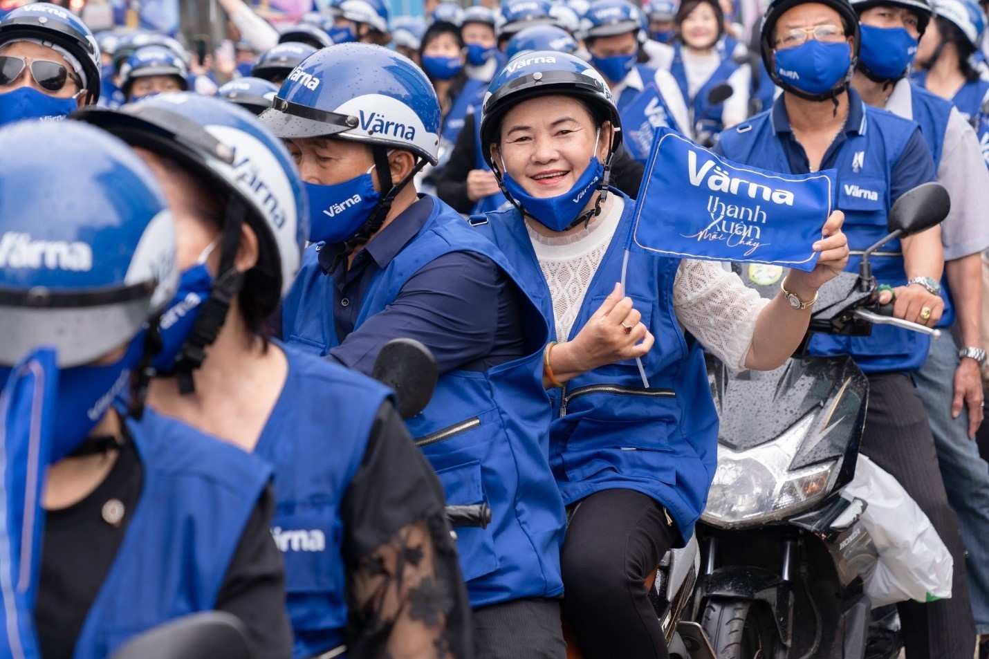 Hoi nguoi trung nien, cao tuoi di phuot lap ky luc Viet Nam hinh anh