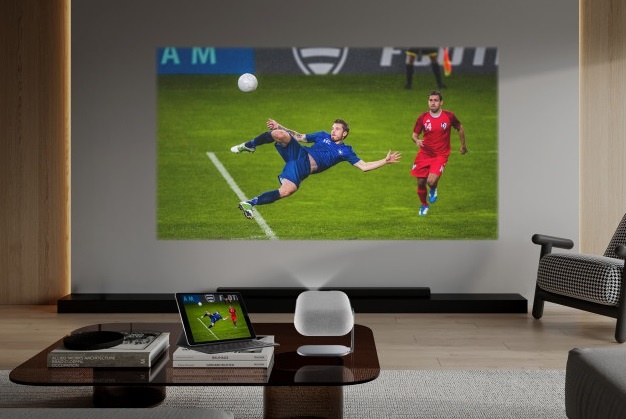 Sap ra mat may chieu thong minh M1 Pro tu My hinh anh