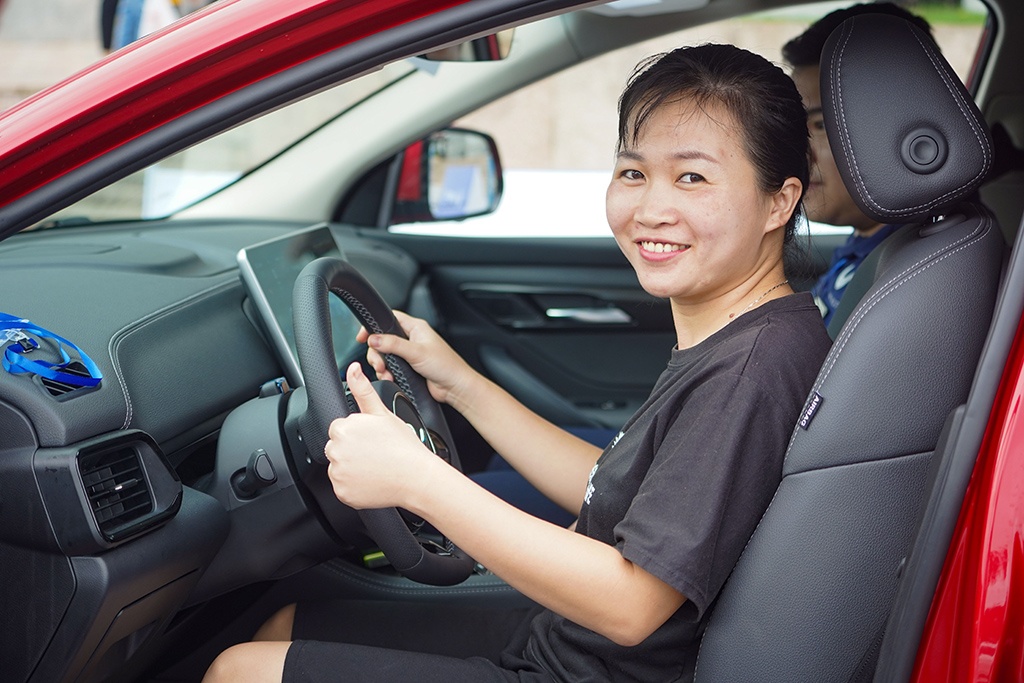 Nguoi dung phan hoi tich cuc khi lan dau lai thu VinFast VF 8 hinh anh