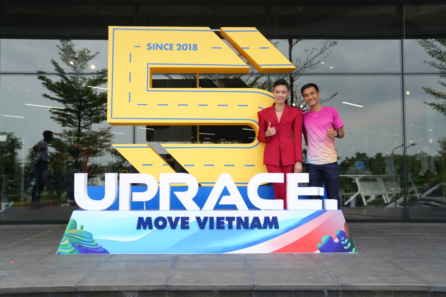 Van Hau,  Hoa hau Thu Thuy, anh 8