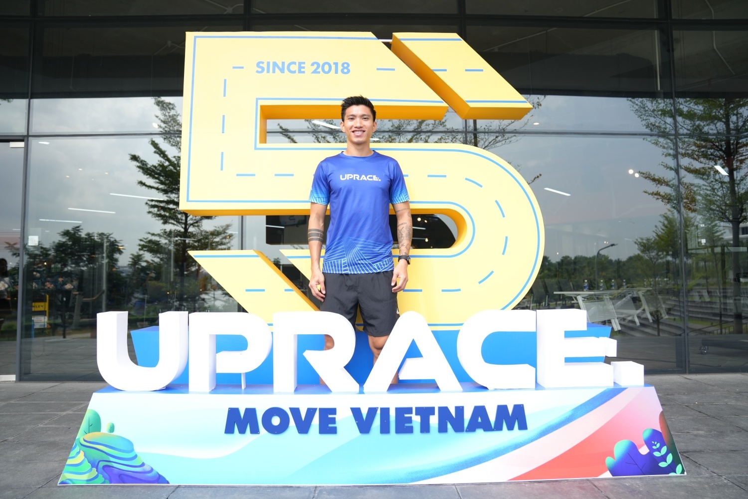 Van Hau,  Hoa hau Thu Thuy, anh 2