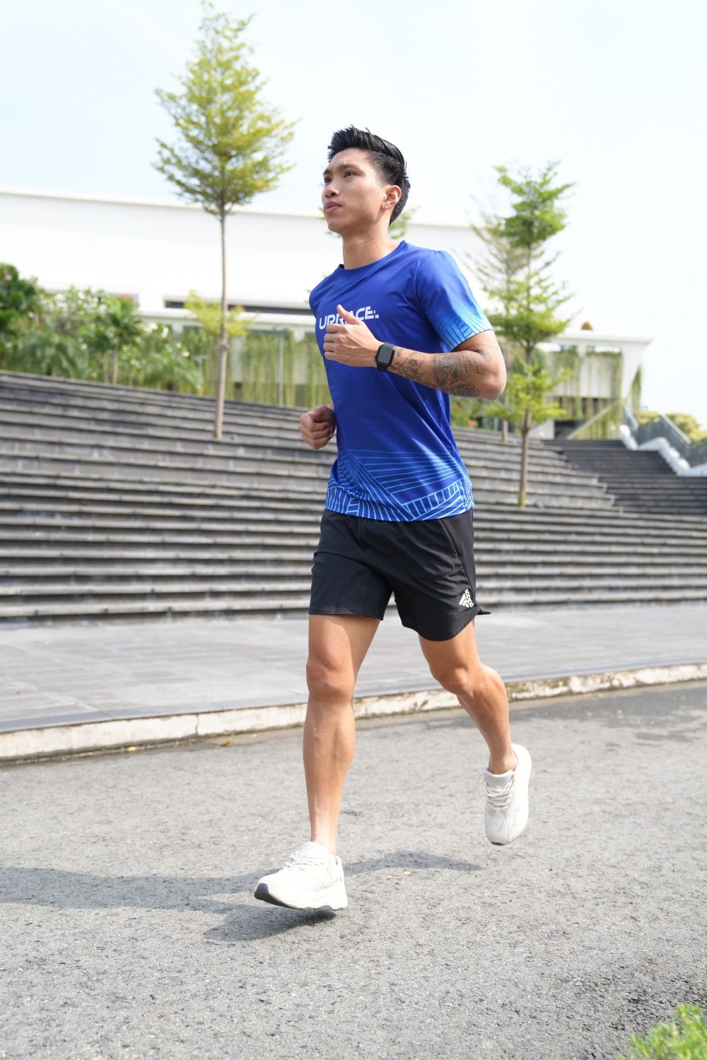 Van Hau,  Hoa hau Thu Thuy, anh 1