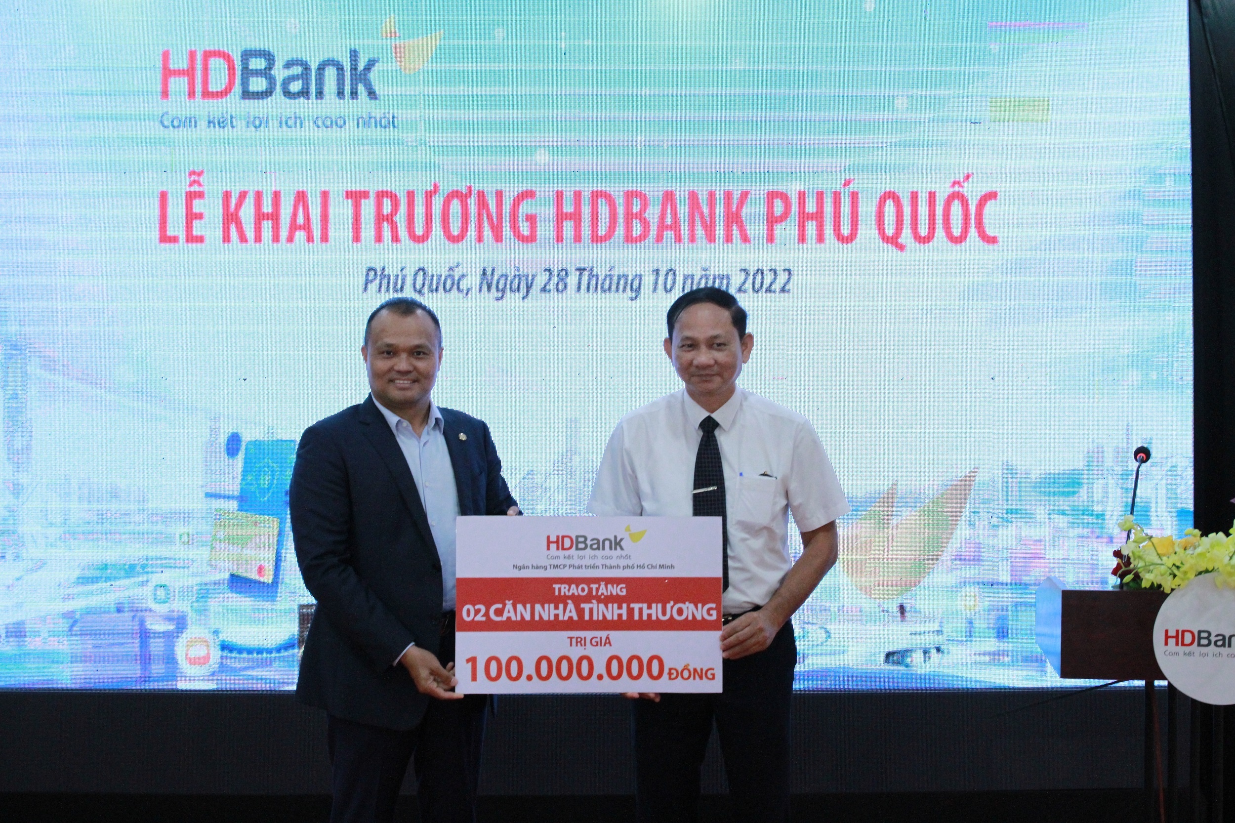 Khai truong HDBank anh 2