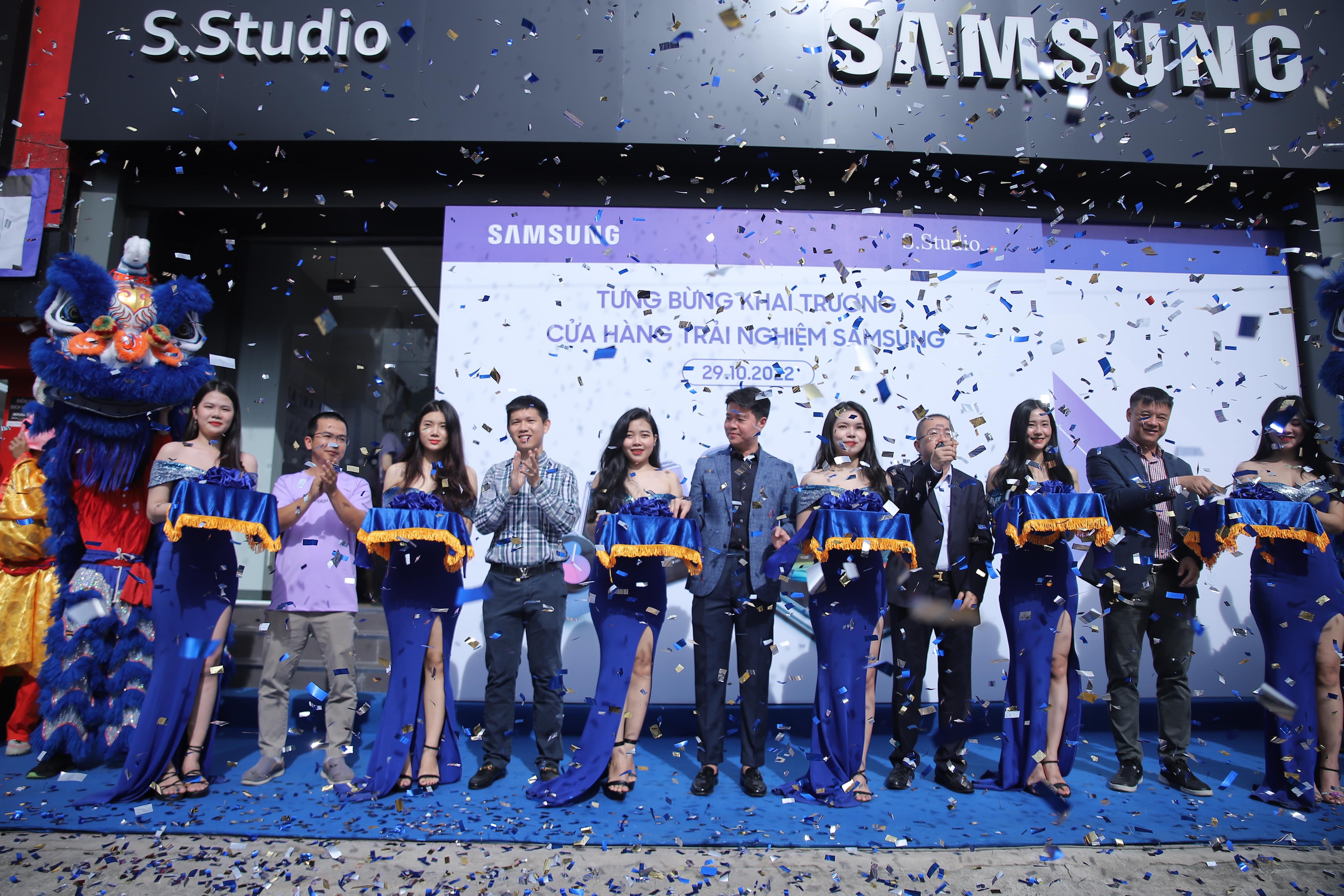 S.Studio by FPT mo moi 5 cua hang, uu dai den 50% cho thiet bi Samsung hinh anh