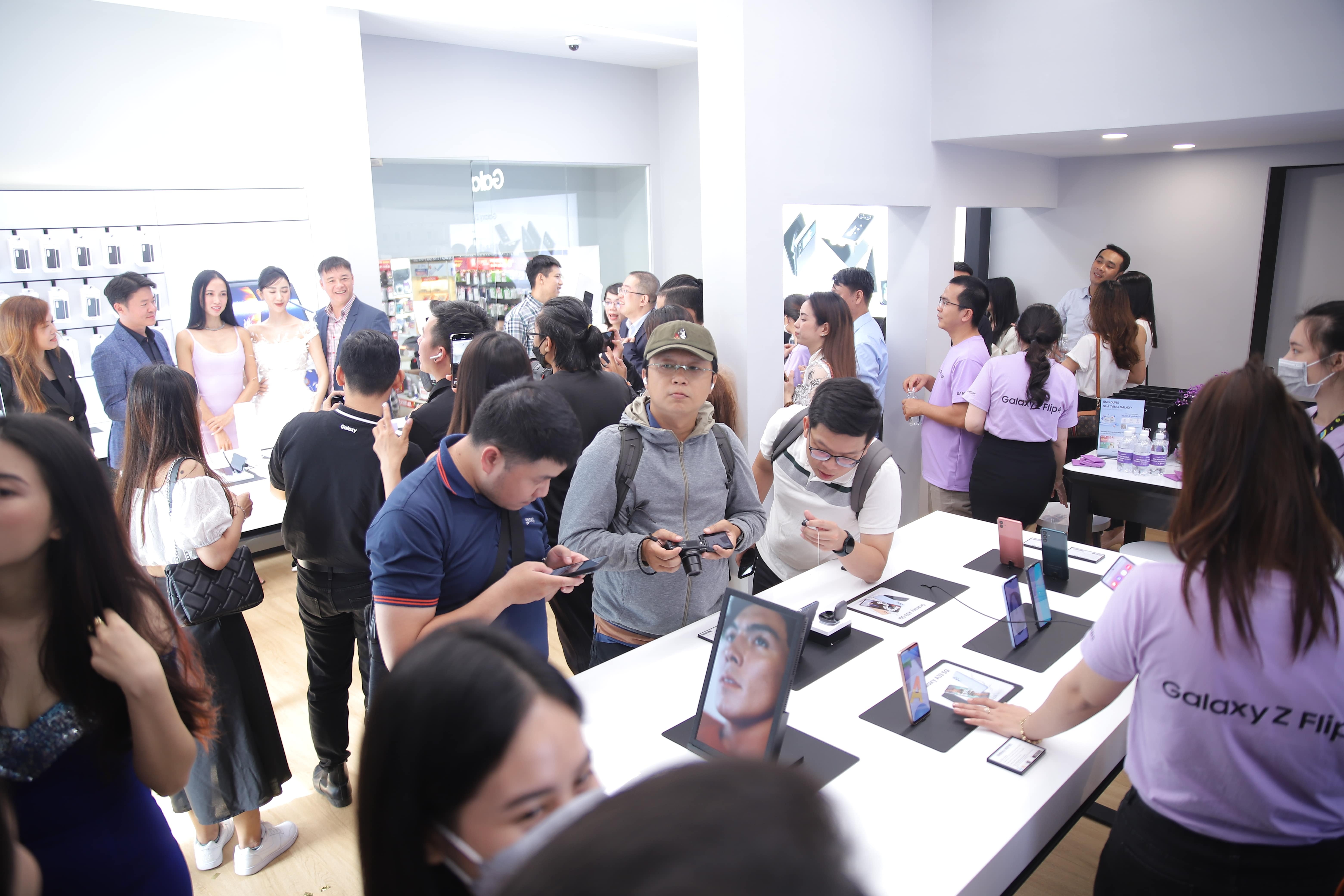 Dien thoai Samsung anh 2