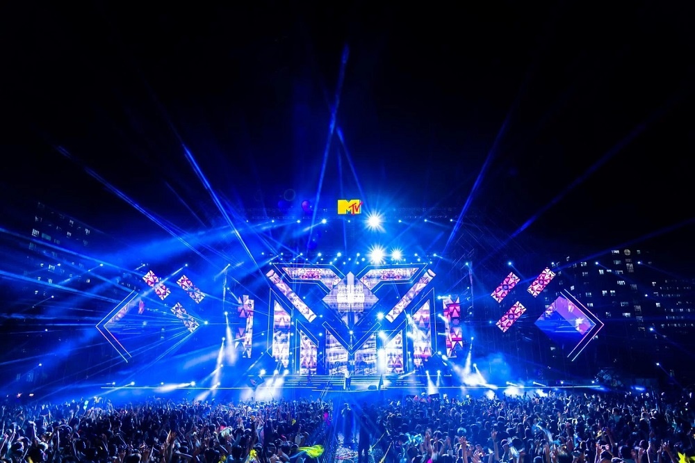 Miu Le, Tang Duy Tan, HIEUTHUHAI hoi ngo tai nhac hoi MTV School Fest hinh anh