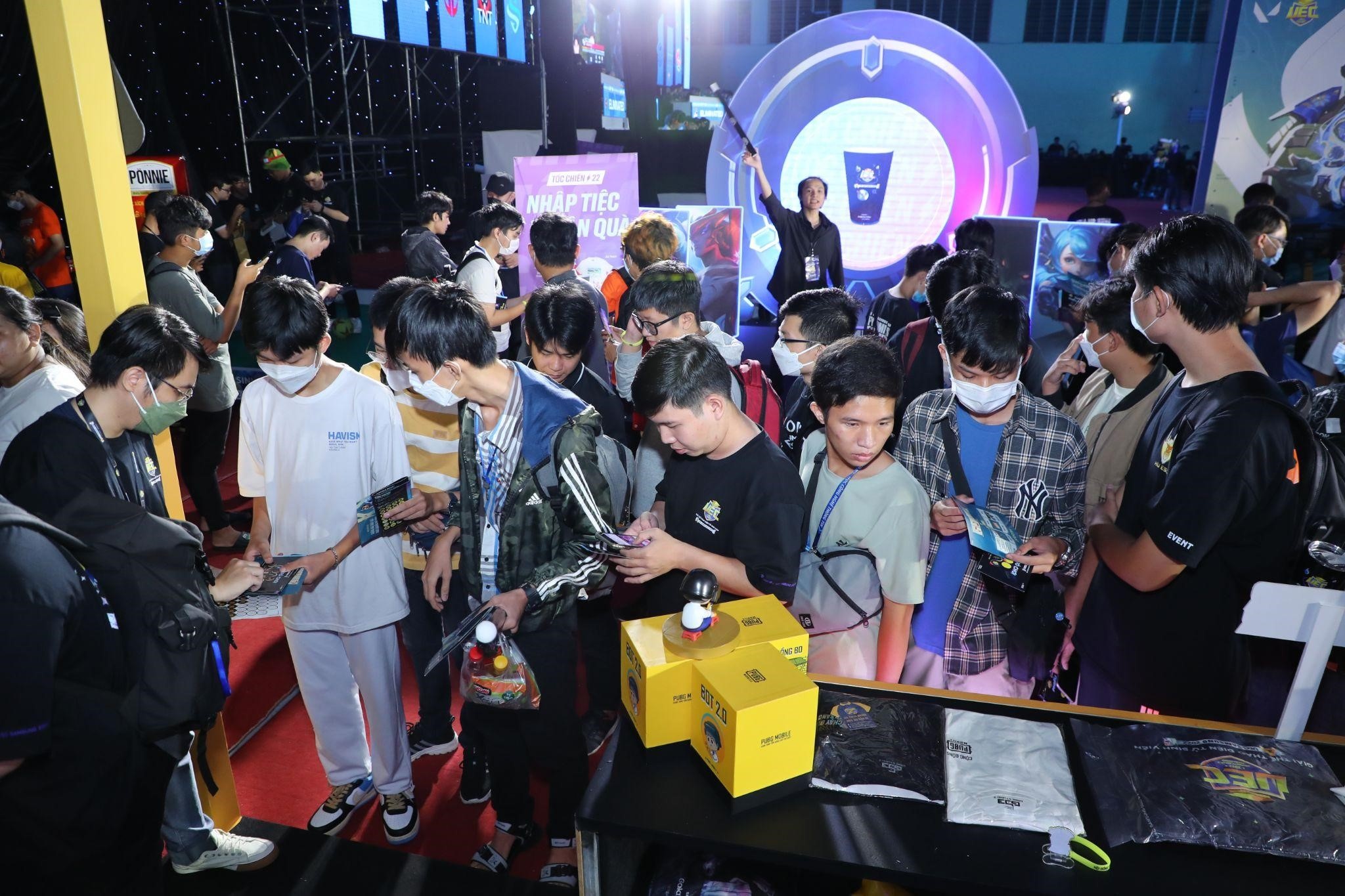 Toc Chien chung ket anh 1