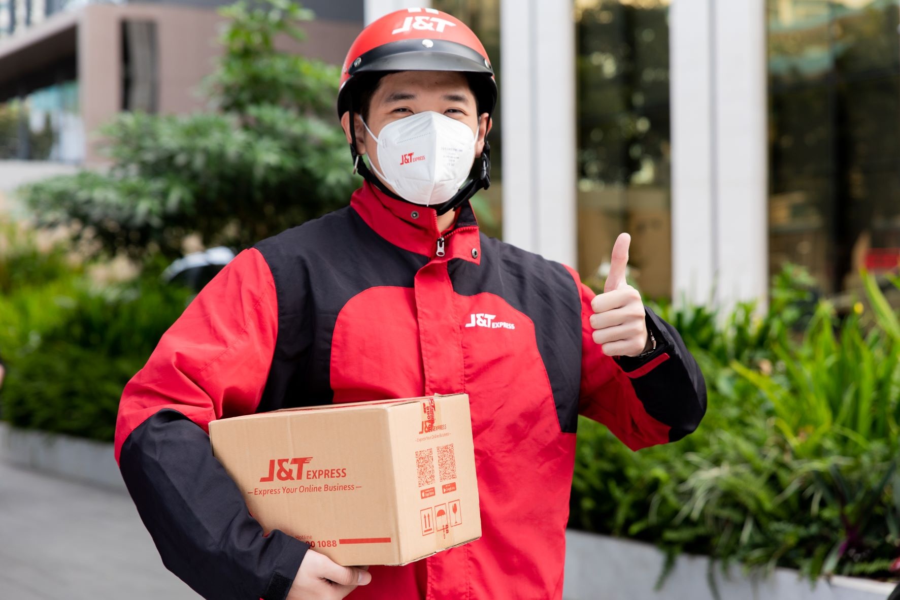 Nguoi dung an tuong voi dich vu xuyen suot 365 ngay cua J&T Express hinh anh