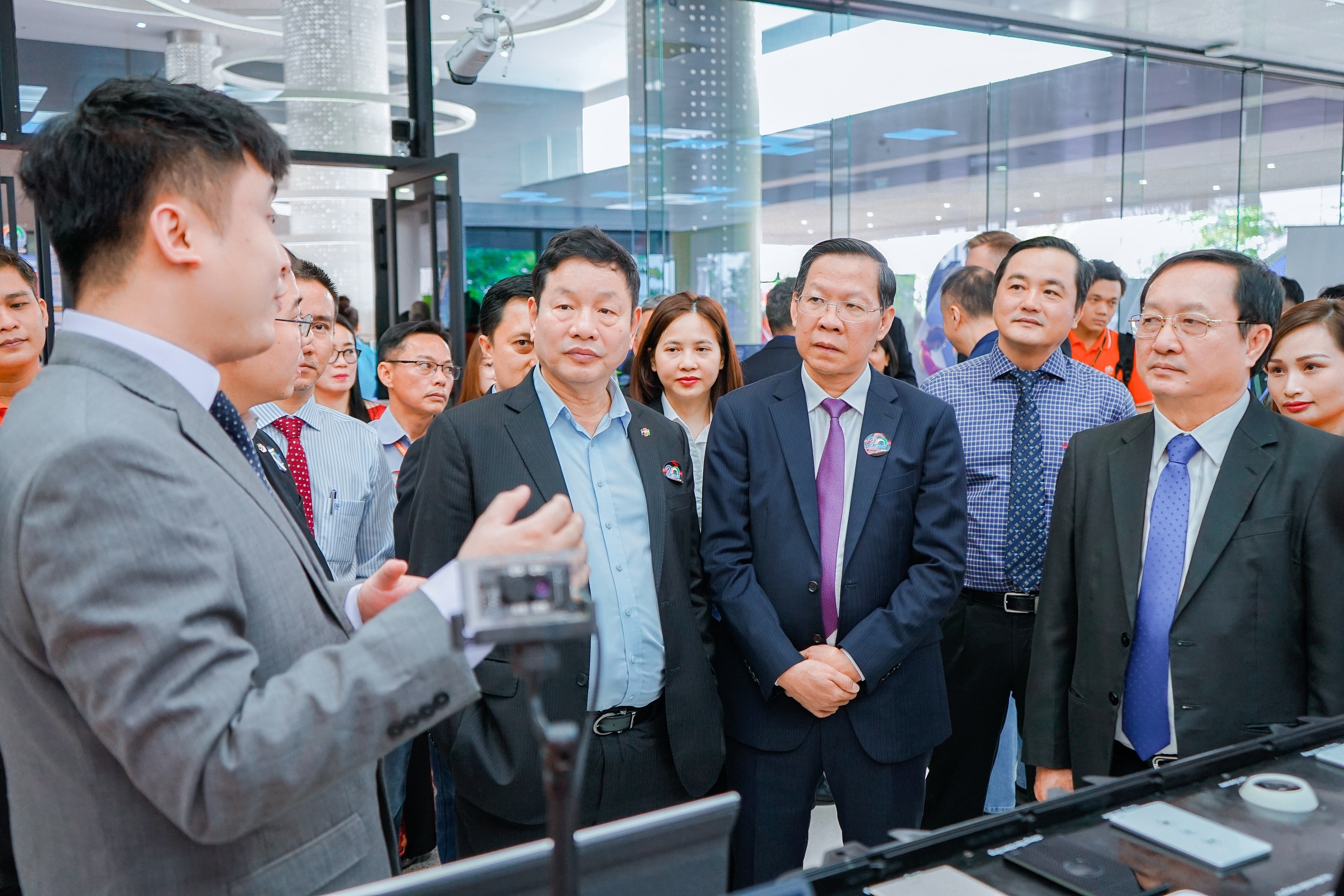 FPT Telecom,  FPT anh 1