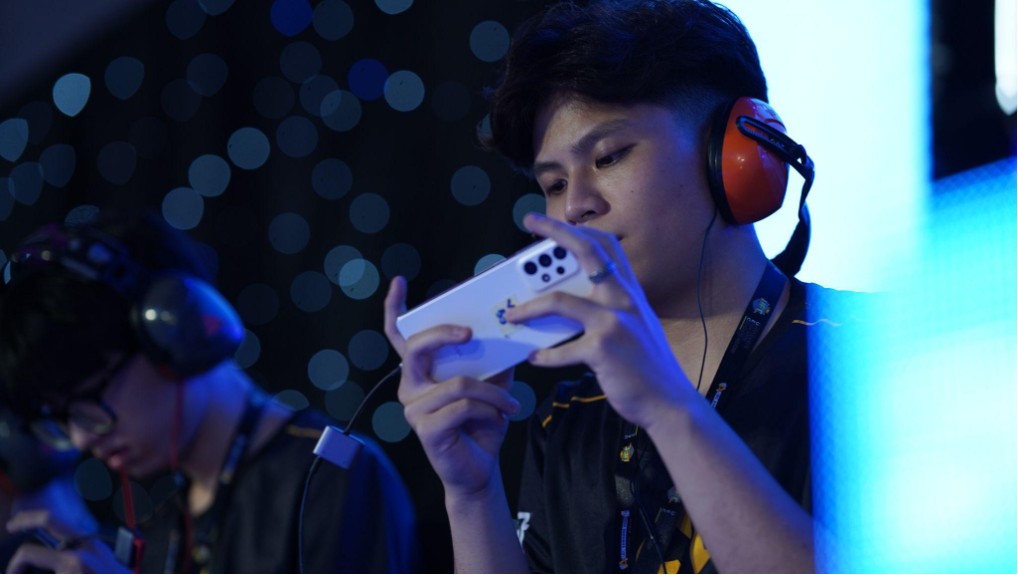 Samsung dong hanh game thu tai UEC Samsung Mua Thu 2022 hinh anh