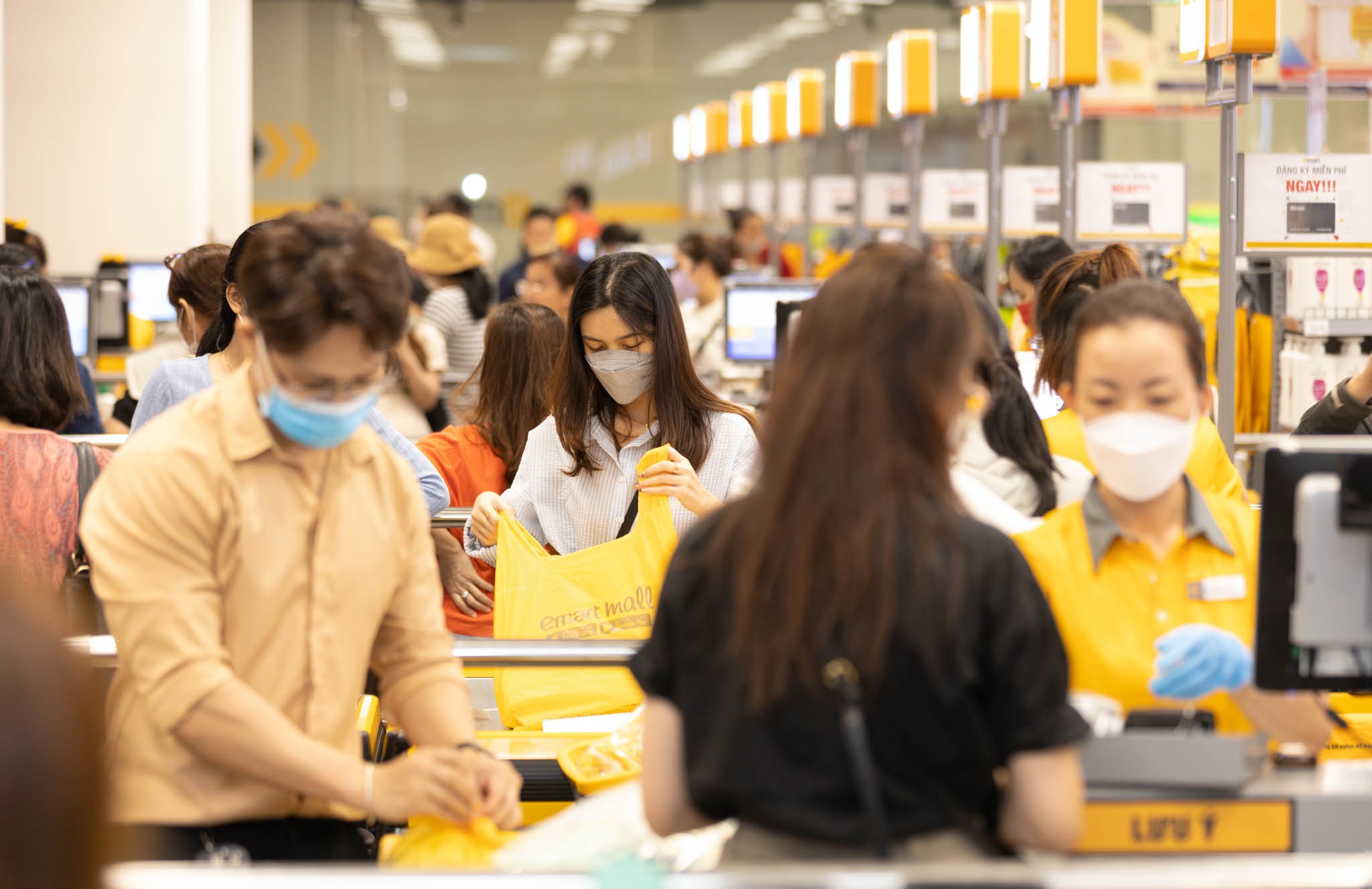 Emart Sala khai truong anh 17