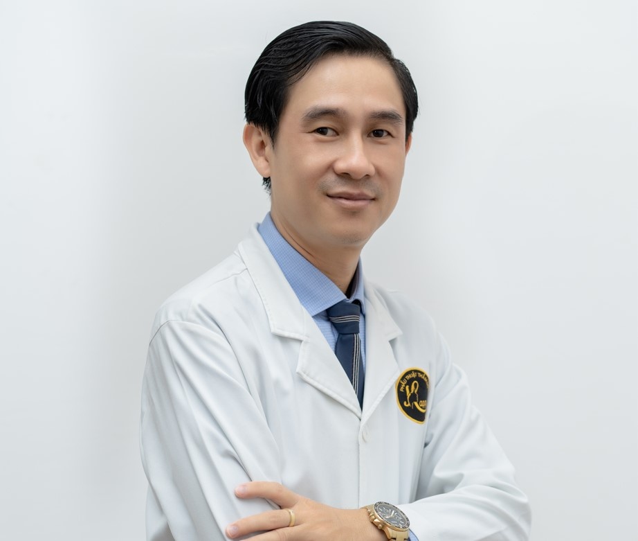 Dr. Duc Happy dua vi phau y khoa vao phau thuat tham my mui khong dau hinh anh