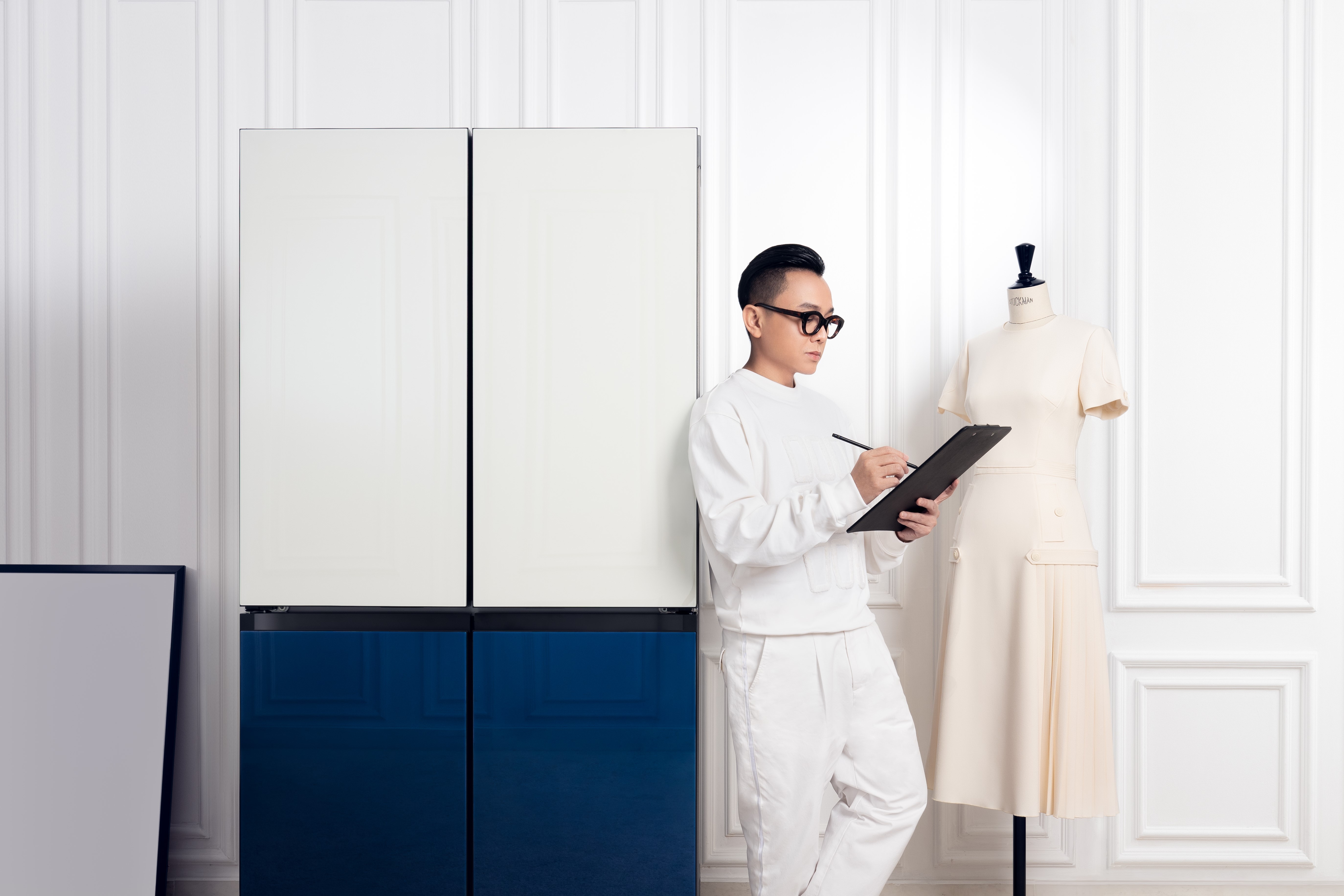 Tu lanh da sac pha vo khuon mau chinh phuc NTK Cong Tri hinh anh