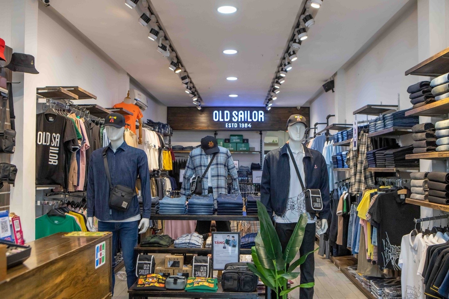 Old Sailor khai truong, tung 'vong quay may man - quay la trung ngay' hinh anh