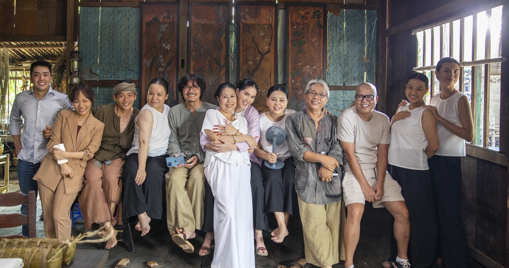 Minh Hang,  Chi chi em em anh 2