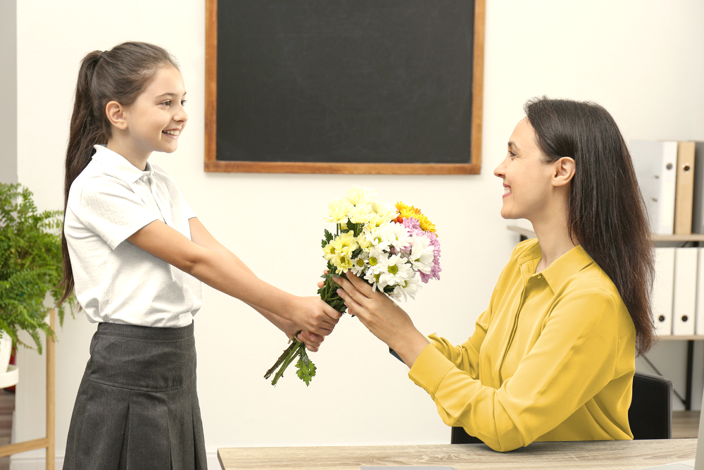 Tri an thay co dip 20/11 voi nhung mon qua y nghia hinh anh