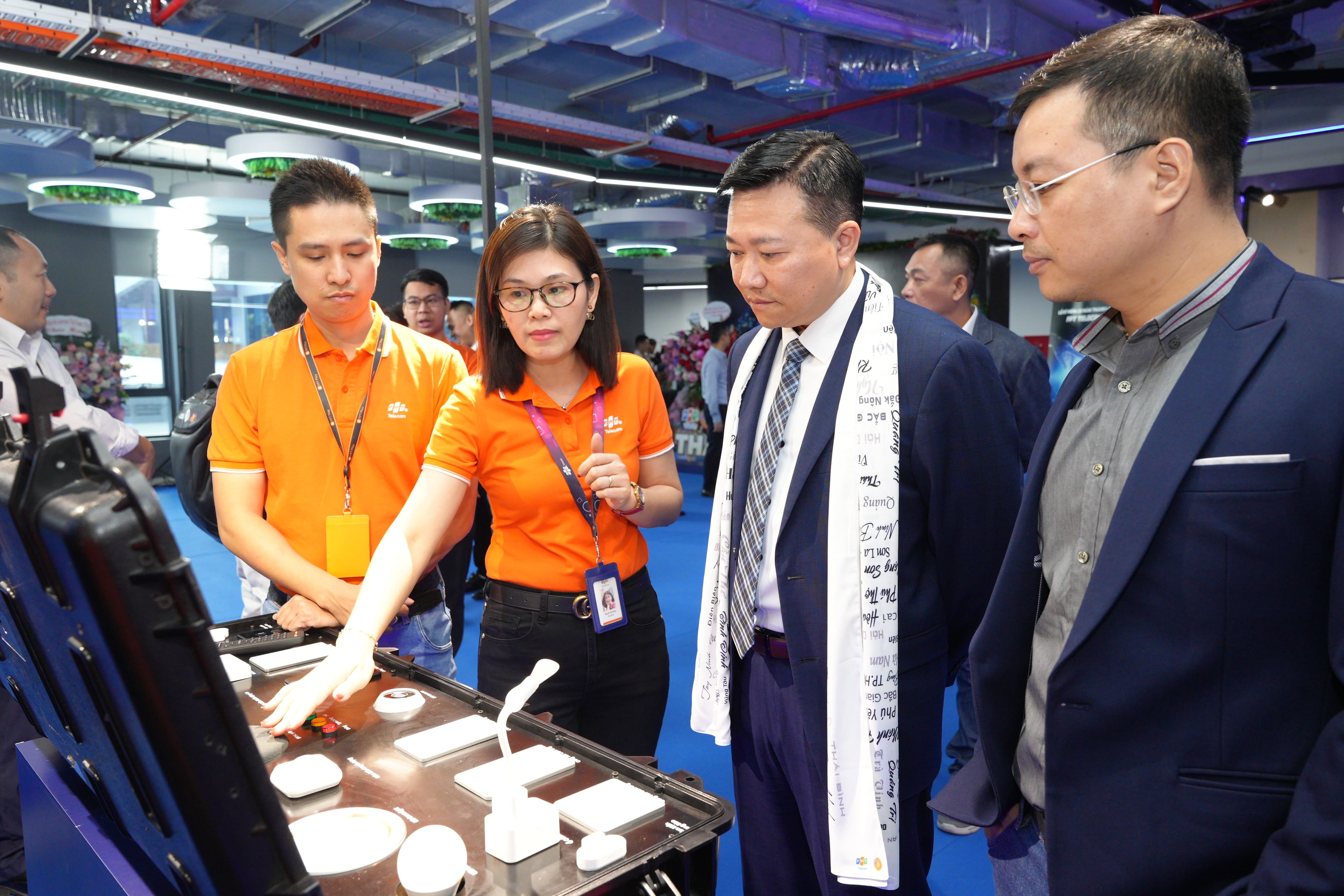 FPT Telecom 25 nam anh 3