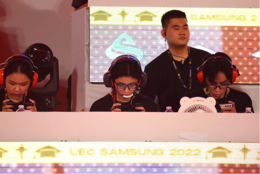 Cac streamer noi gi ve UEC Samsung Mua Thu 2022? hinh anh