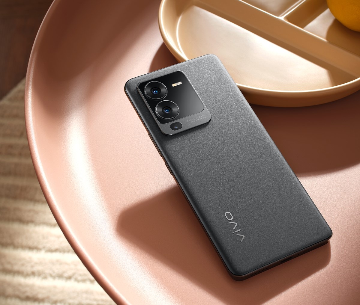 Vivo V25 Pro ra mat anh 2