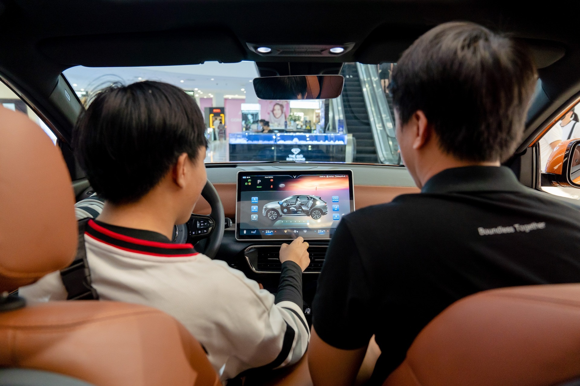 VF 8 anh 1
