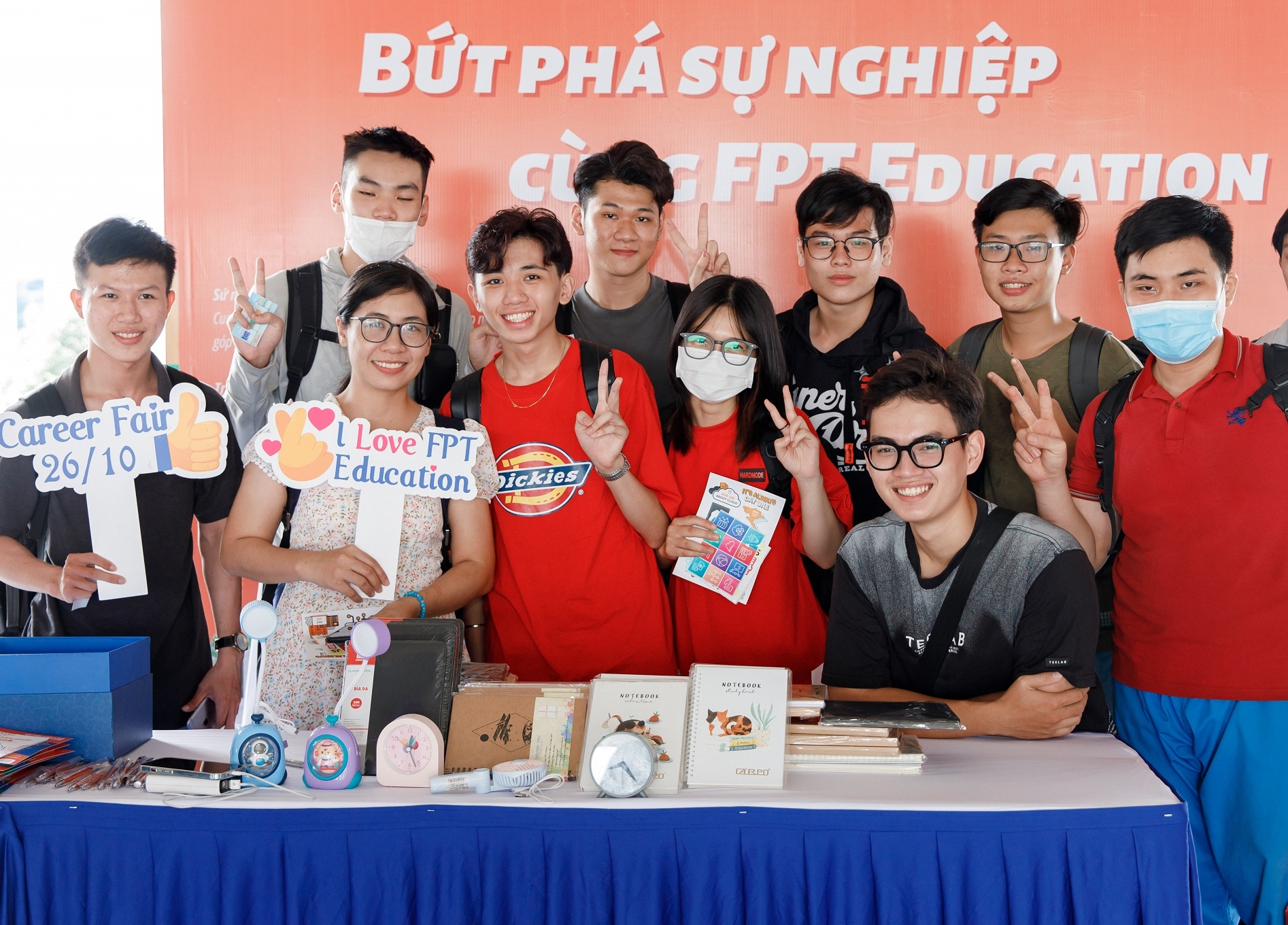 FPT Telecom International chia se ve van de tuyen dung voi sinh vien hinh anh