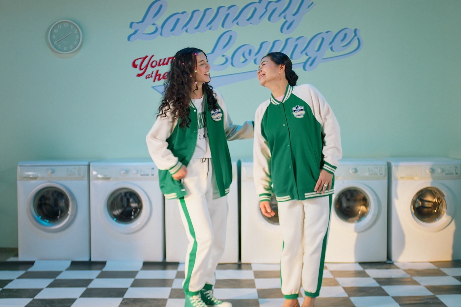 Canifa gay chu y voi BST moi va video series 'Chuyen dung hang' hinh anh