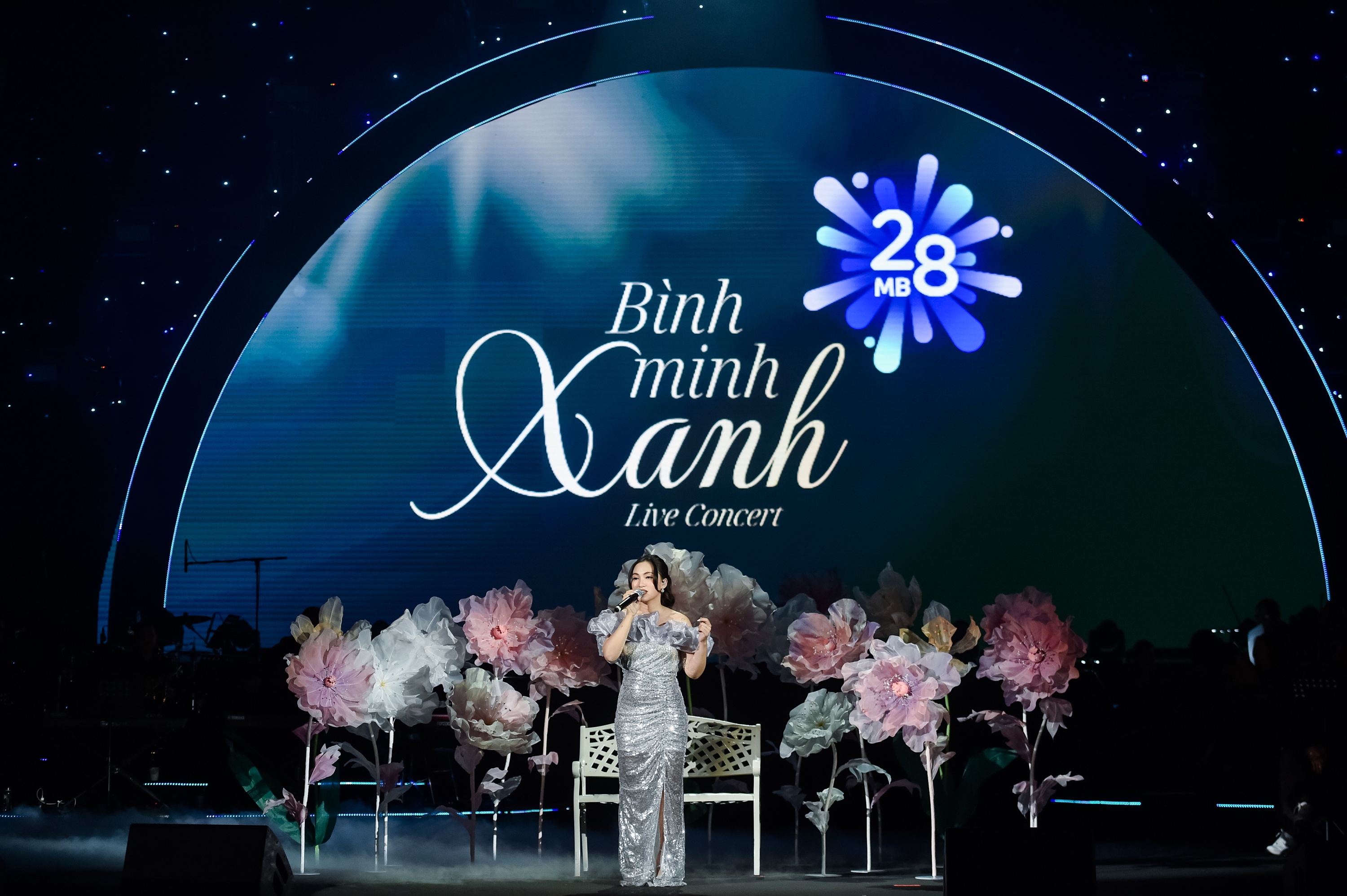 Binh minh xanh,  MB anh 1