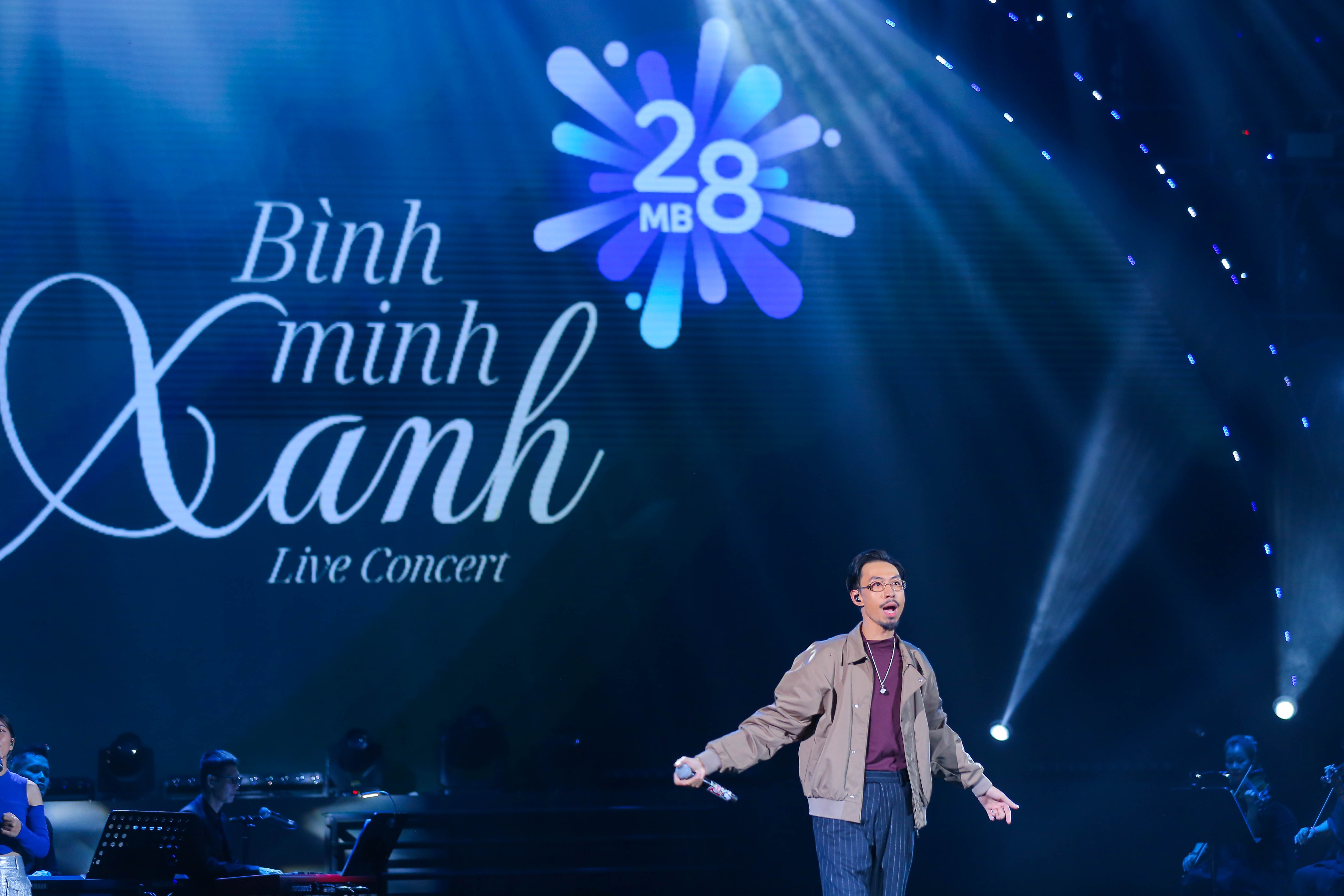 Binh minh xanh,  MB anh 7