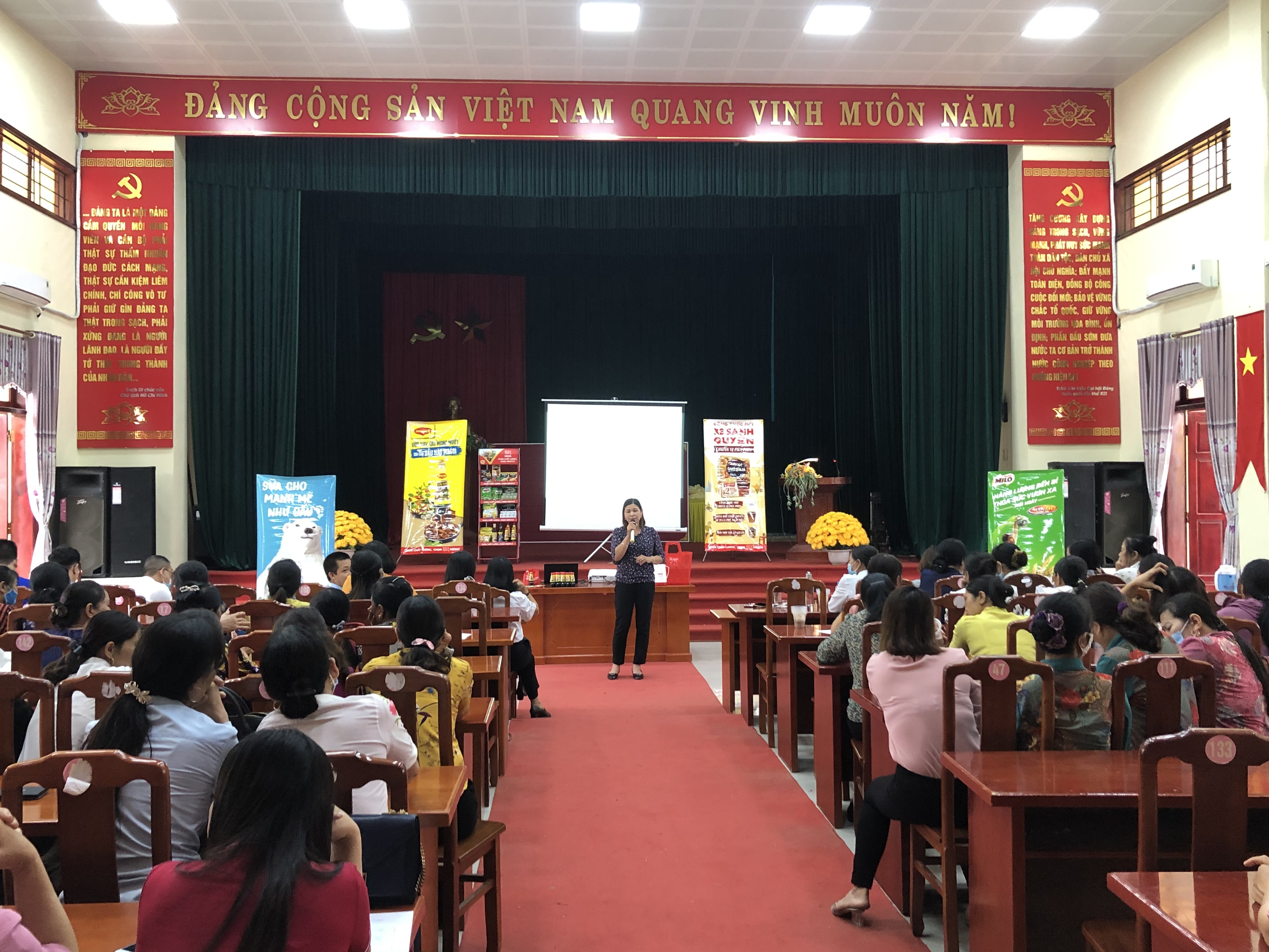 Phu nu lam kinh te anh 8