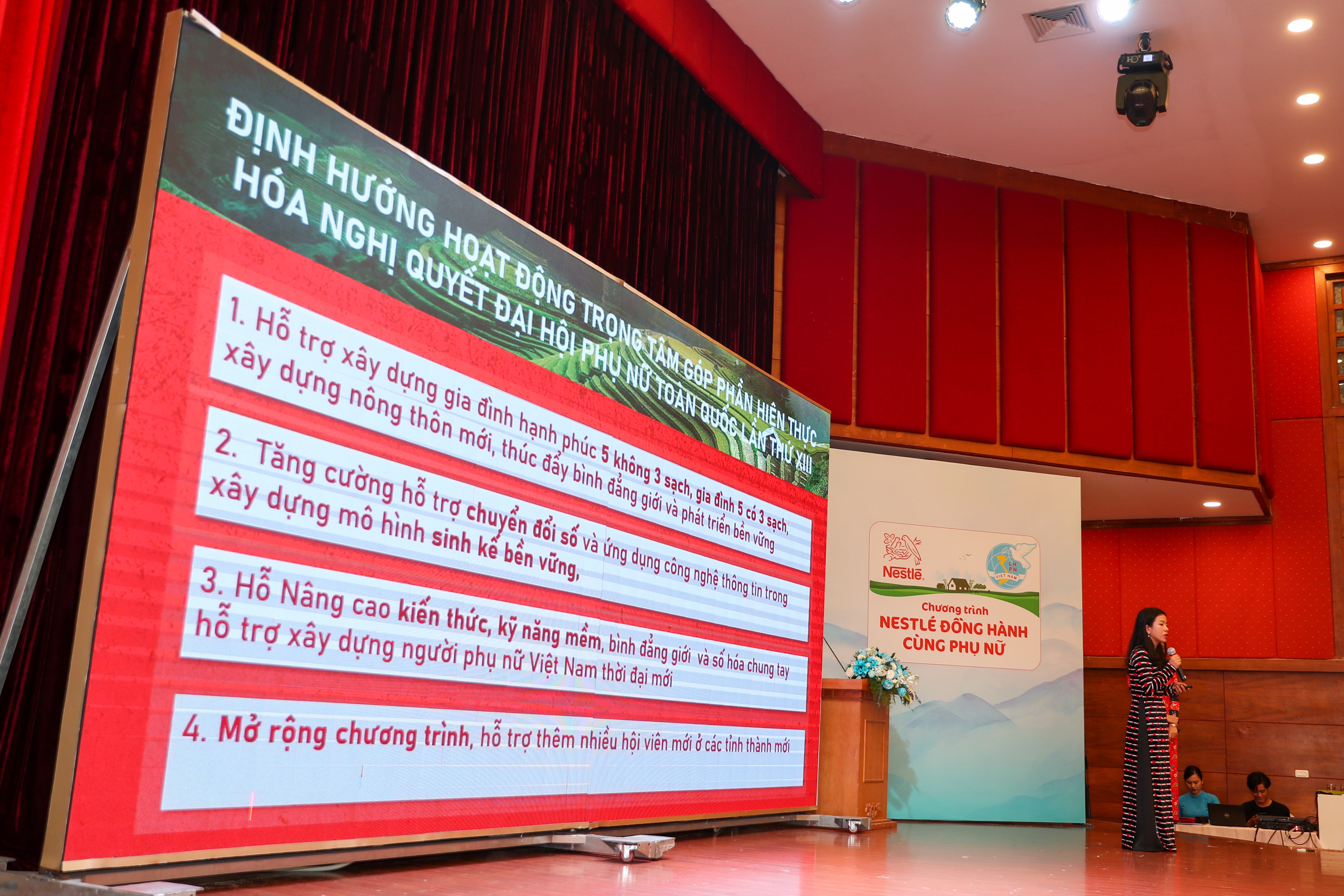 Phu nu lam kinh te anh 11