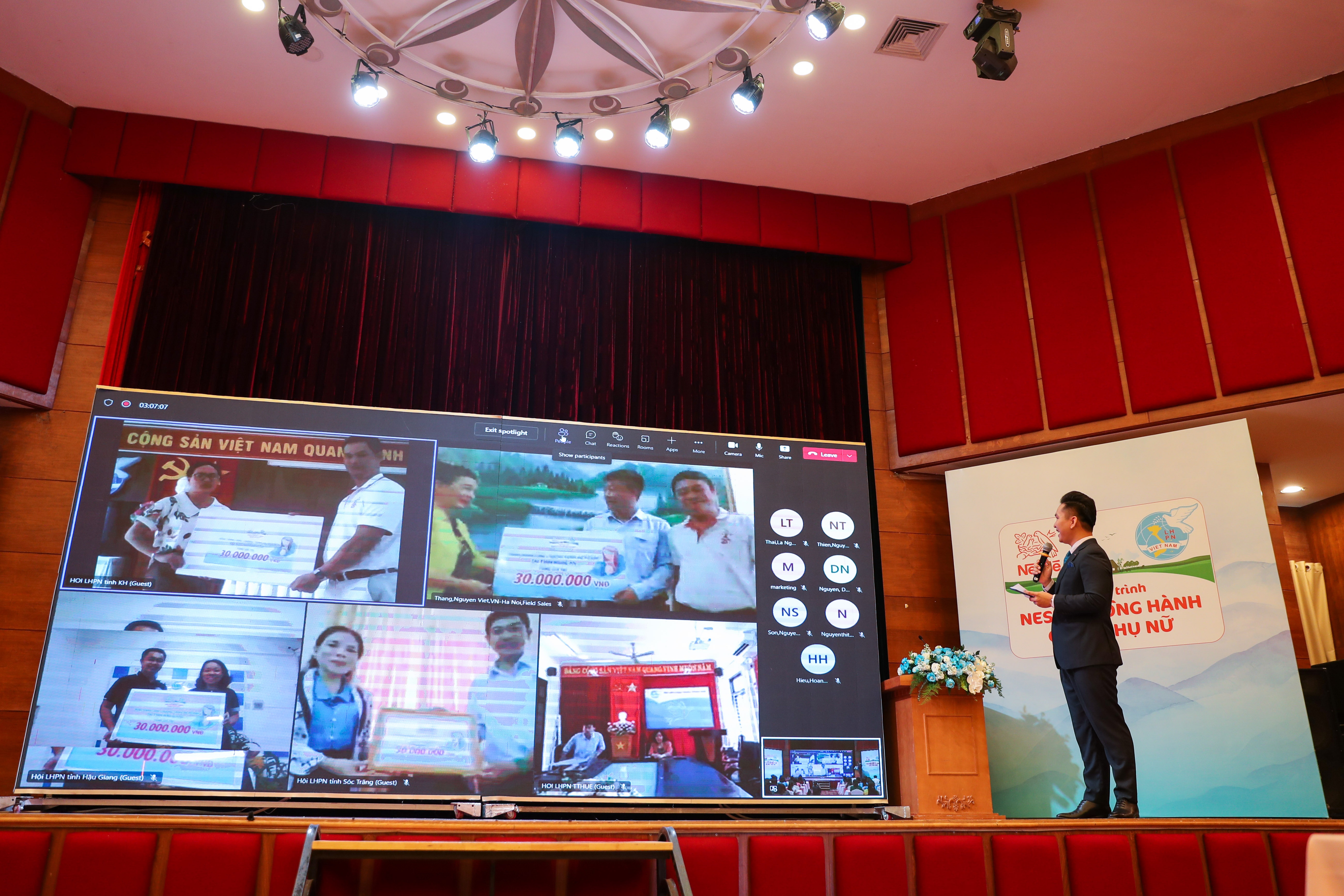 Phu nu lam kinh te anh 9