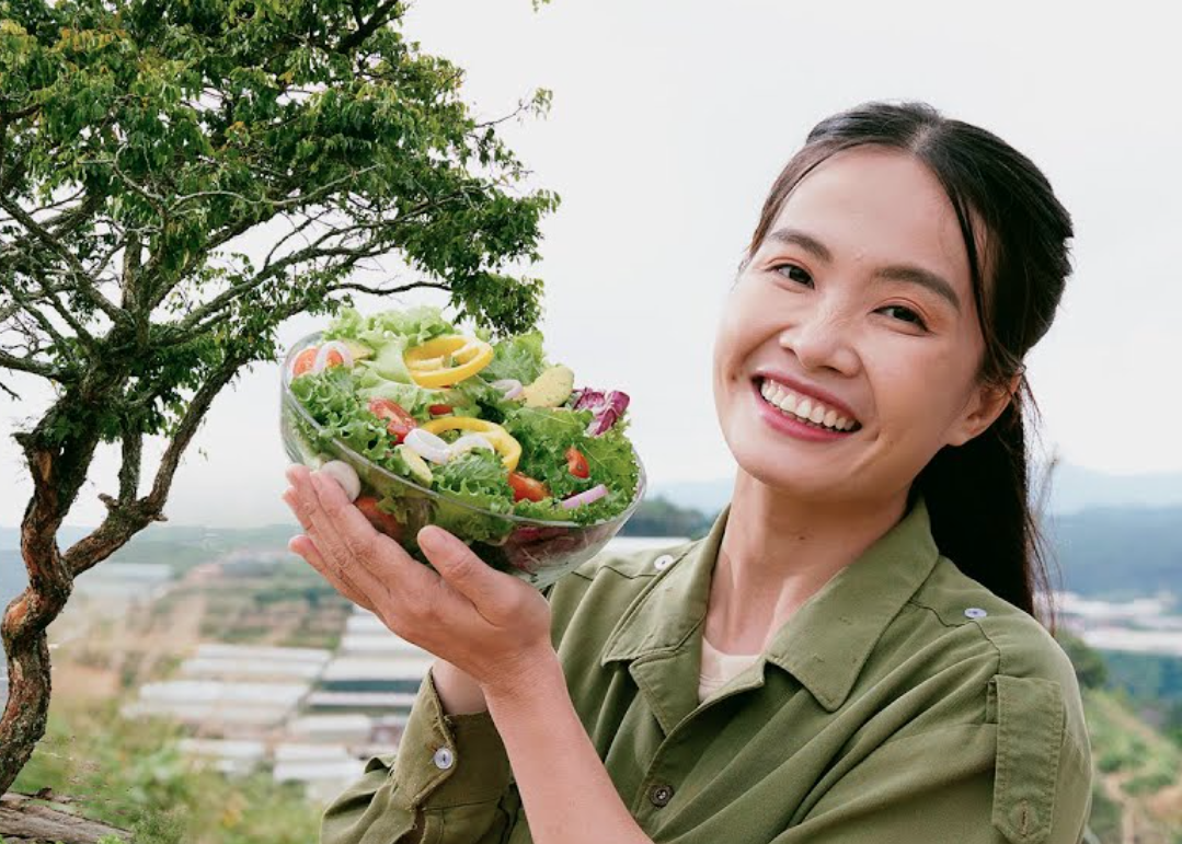 Hana Ban Me ke chuyen giu tuoi rau cu tu nong trai den ban an hinh anh