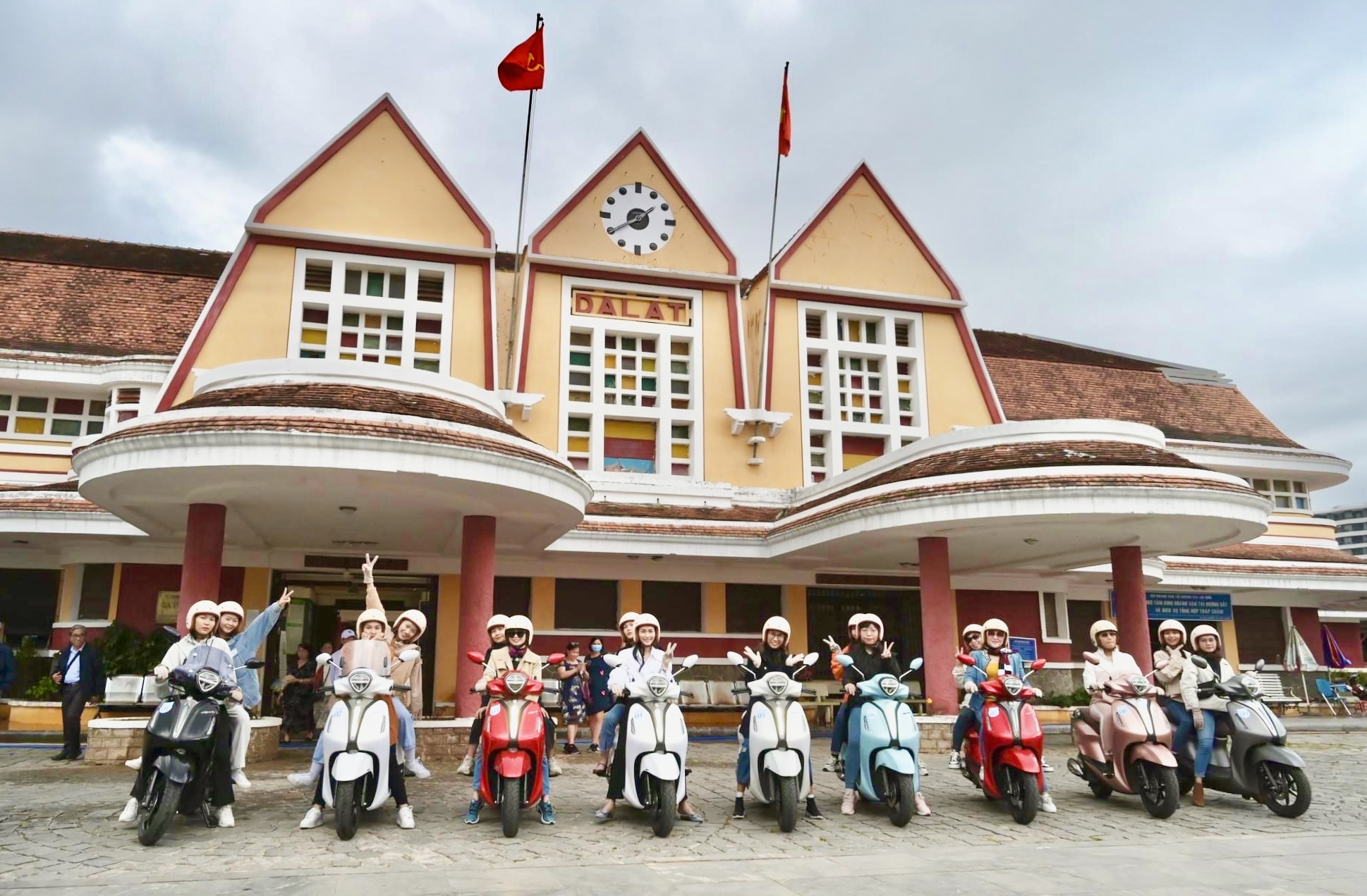 Hanh trinh cam xuc cua 17 co gai cung Yamaha Grande vi vu Da Lat hinh anh