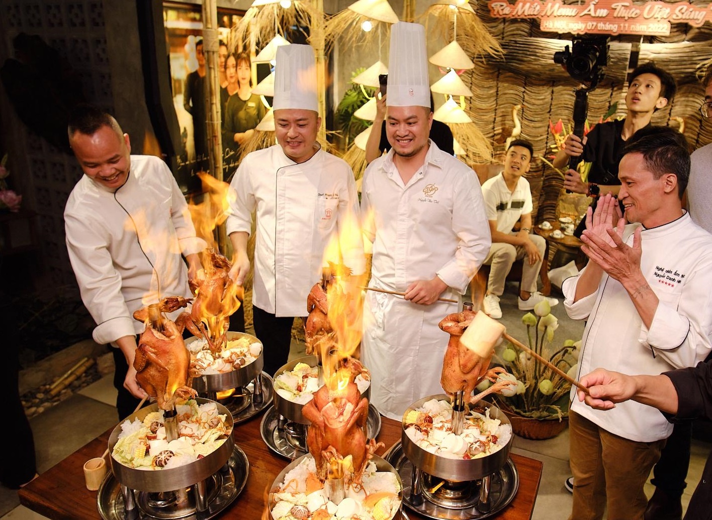 Bep Quan ra mat menu am thuc Viet sang tao hinh anh