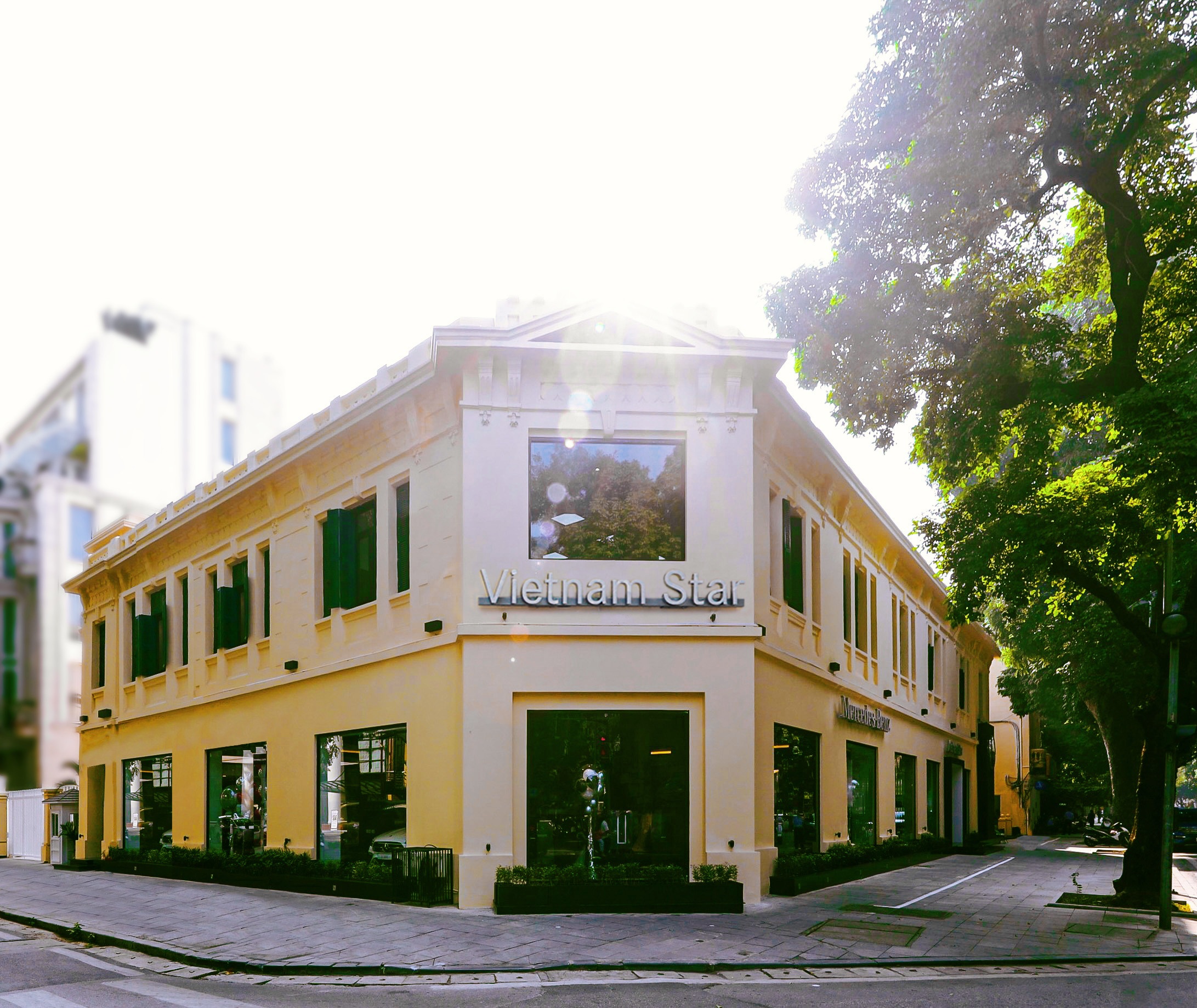 Showroom Mercedes-Benz doc dao nhat Dong Nam A ra mat tai Ha Noi hinh anh