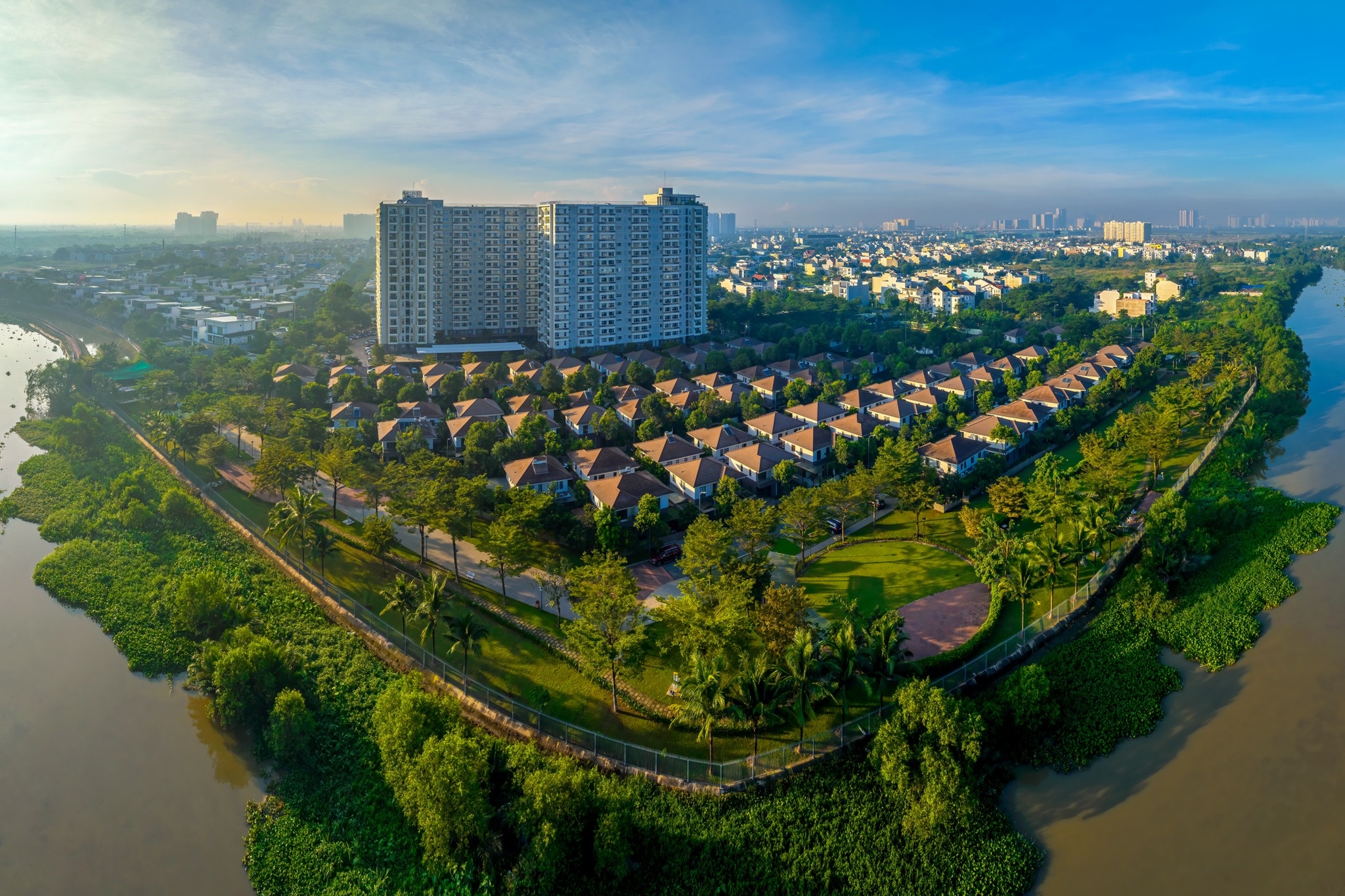 Nam Long,  nha vua tui tien anh 2