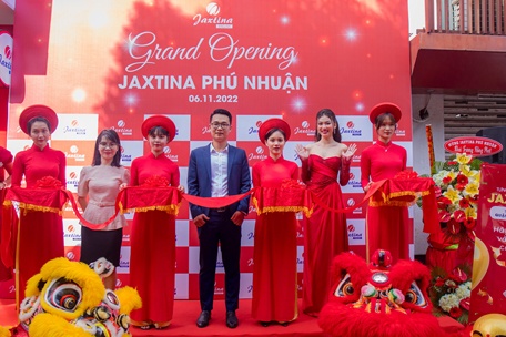Jaxtina khai truong co so Phu Nhuan - khat vong vuon tam khu vuc hinh anh