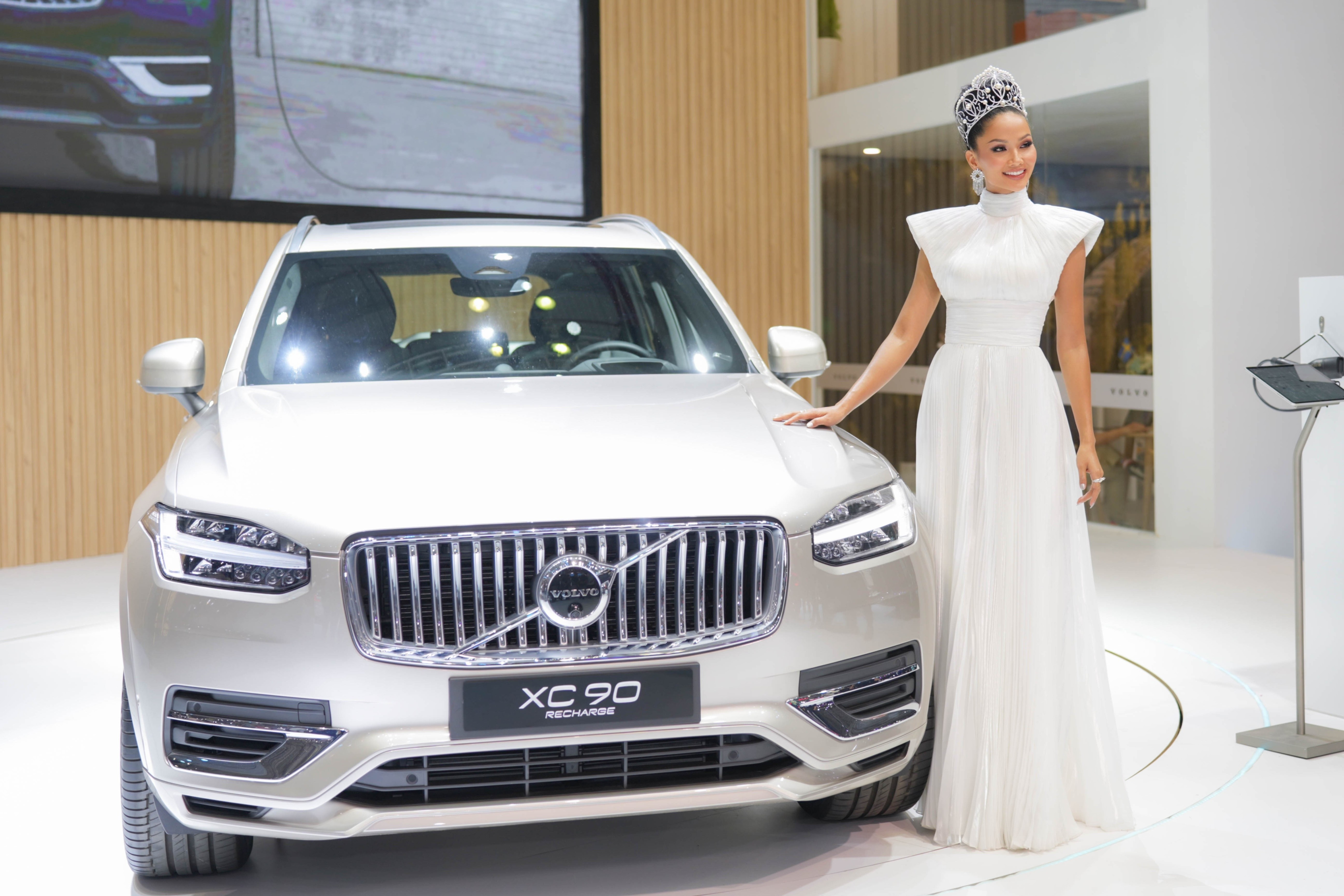 Hoa hau H’Hen Nie tiet lo gu chon 'ban' dong hanh hinh anh