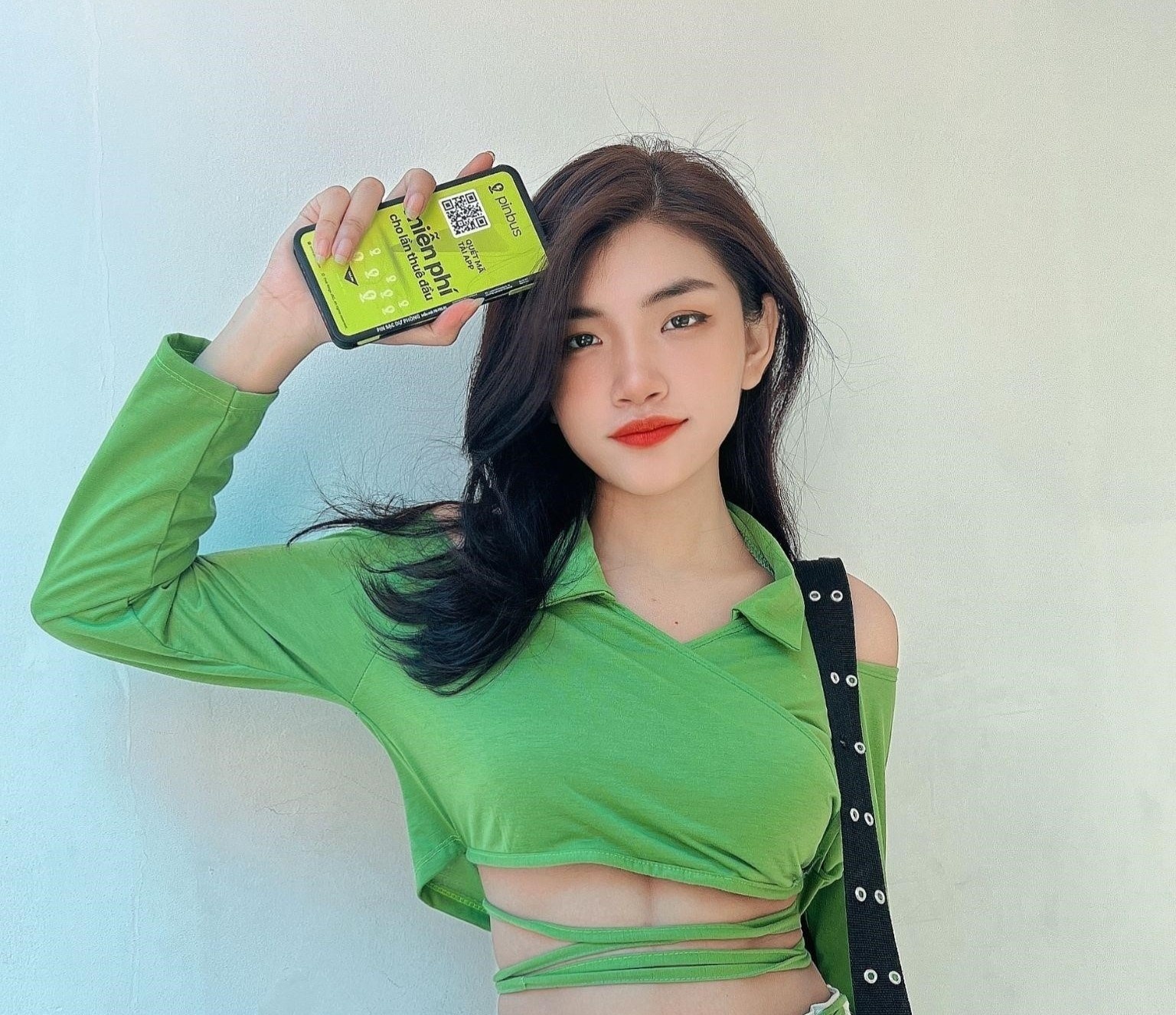 Phoi do co gu theo phong cach Y2K hinh anh