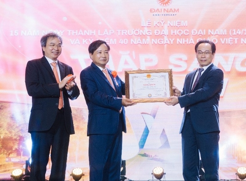 Dai hoc Dai Nam ky niem 15 nam thanh lap truong hinh anh