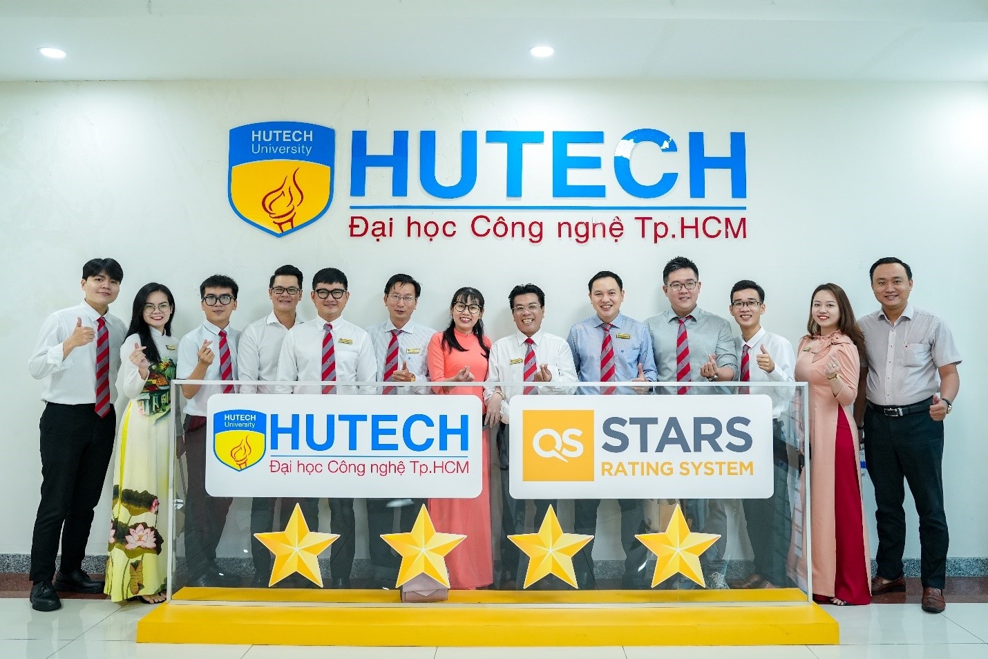Hutech dat chuan chat luong quoc te QS Stars 4 sao hinh anh