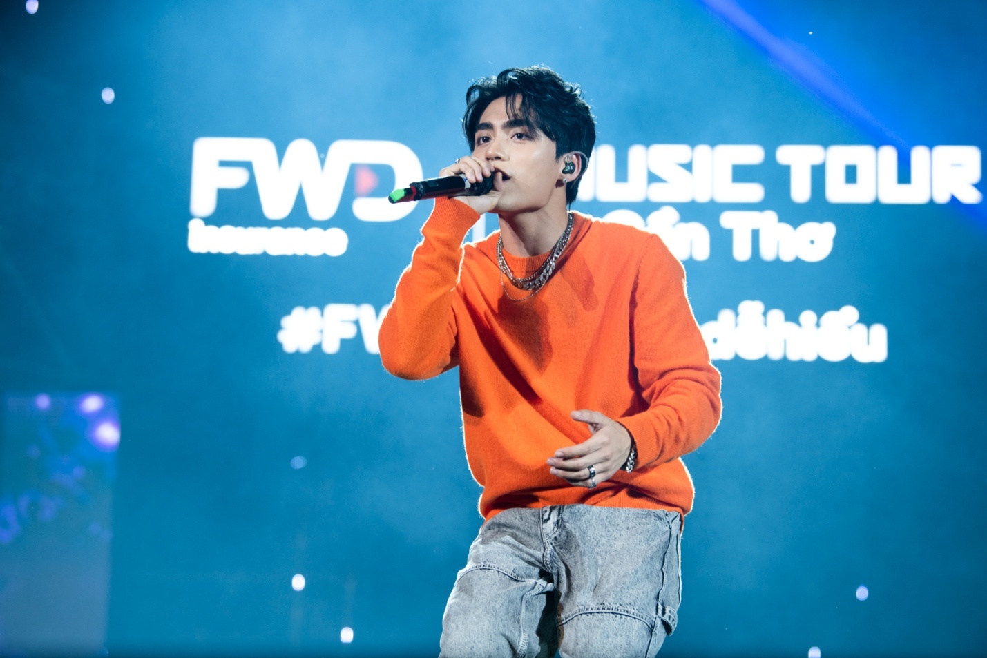 MONO, Jack gay an tuong tai FWD Music Tour Can Tho hinh anh