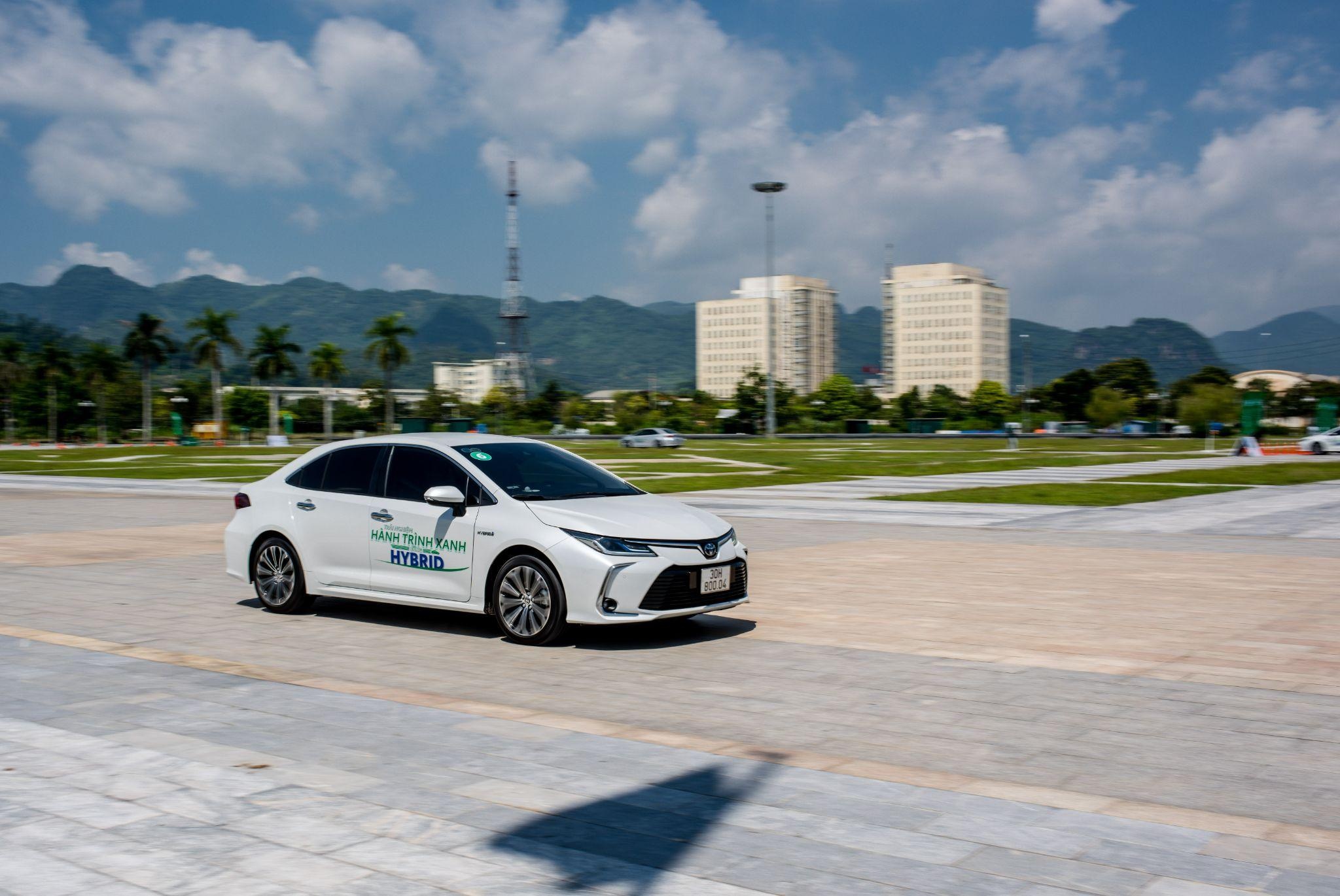 xe hybrid,  Toyota anh 2