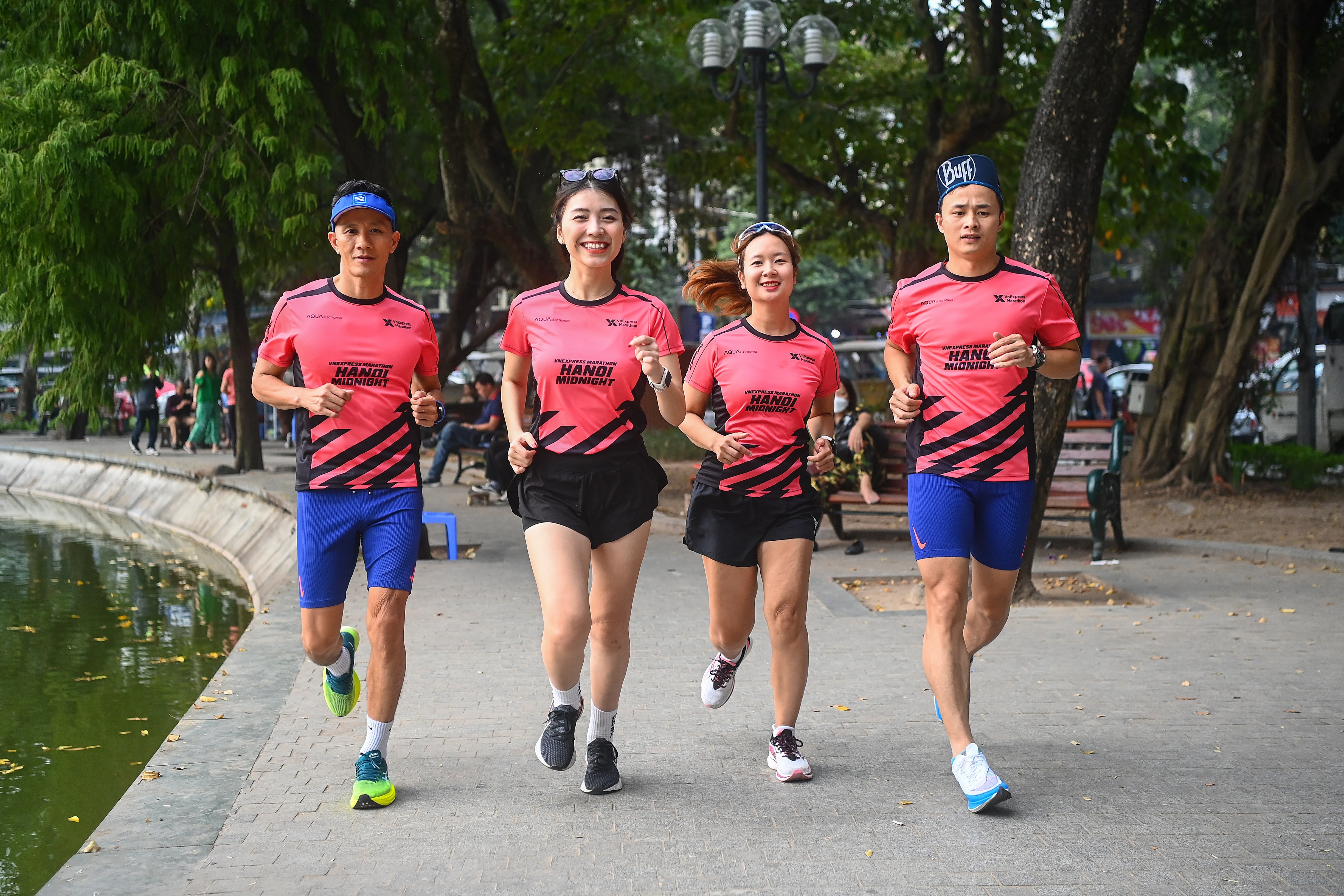VnExpress Marathon Hanoi Midnight 2022 anh 4