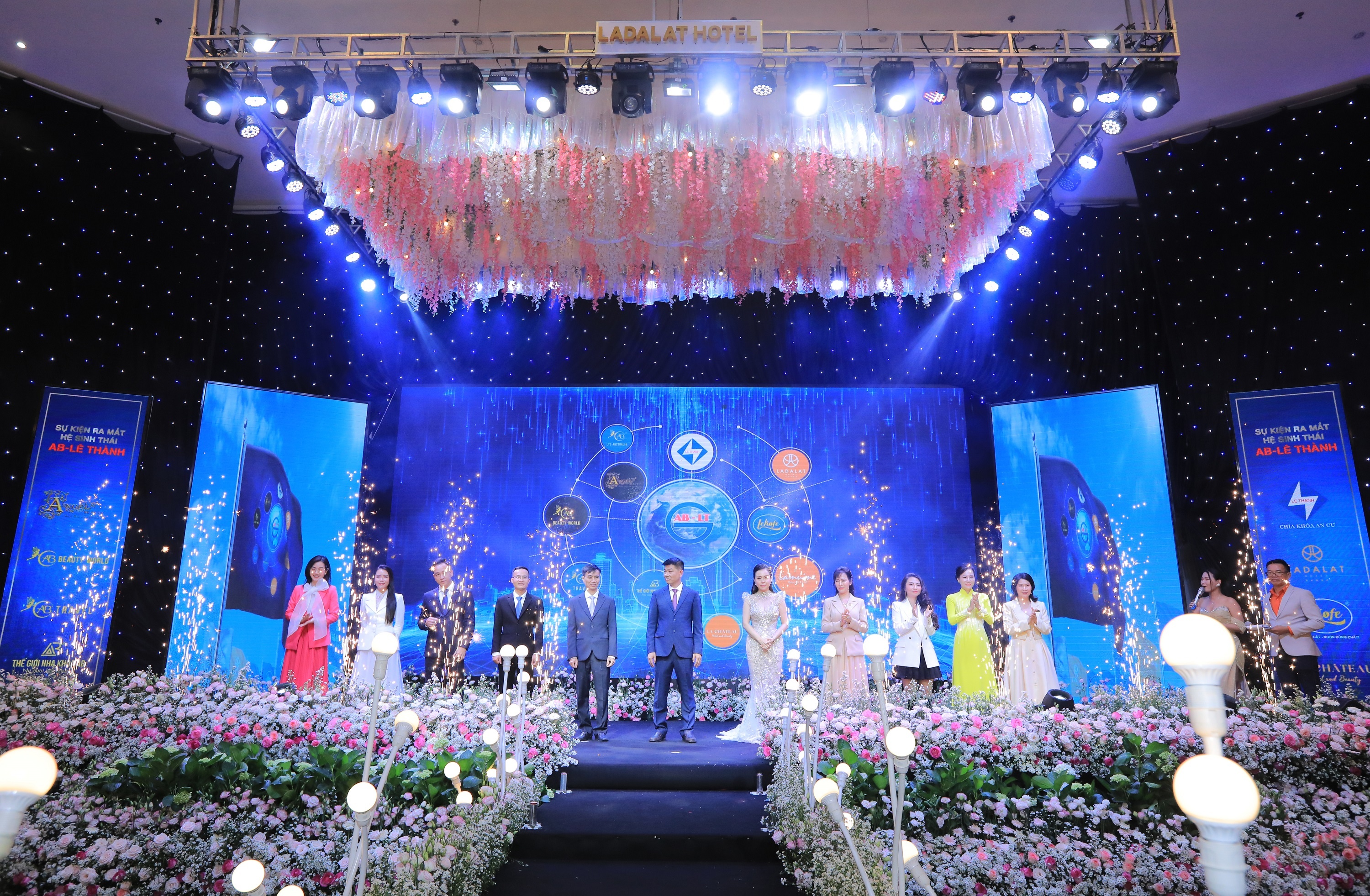 Le ra mat he sinh thai cua AB - Le Thanh tai khach san Ladalat hinh anh