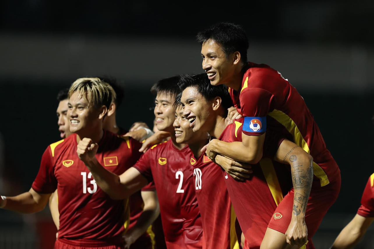 4 nam va man but pha cua bong da Viet Nam hinh anh