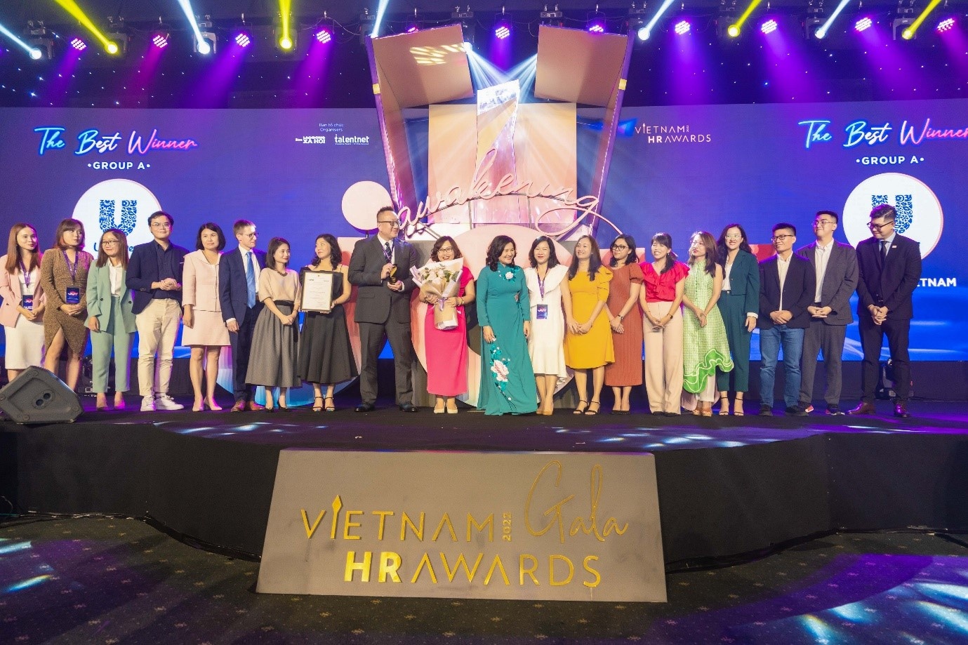Unilever la 'Doanh nghiep xuat sac' tai Vietnam HR Awards 3 nam lien hinh anh