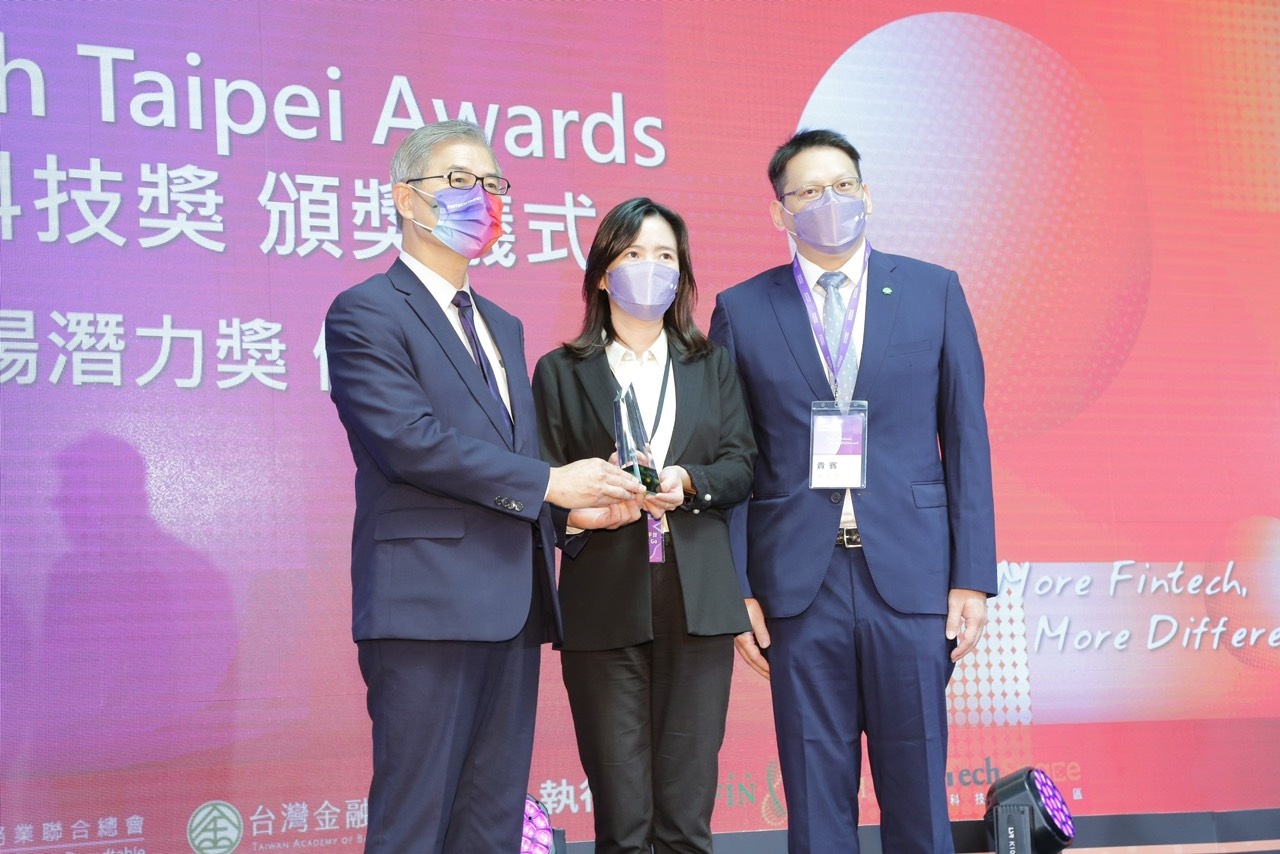 Cathay Insurance,  Bao hiem Cathay Century anh 2