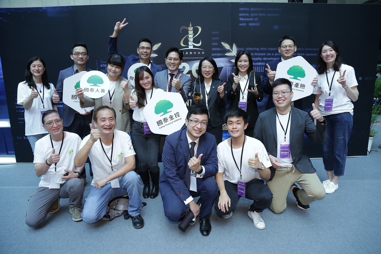 Cathay Insurance,  Bao hiem Cathay Century anh 3