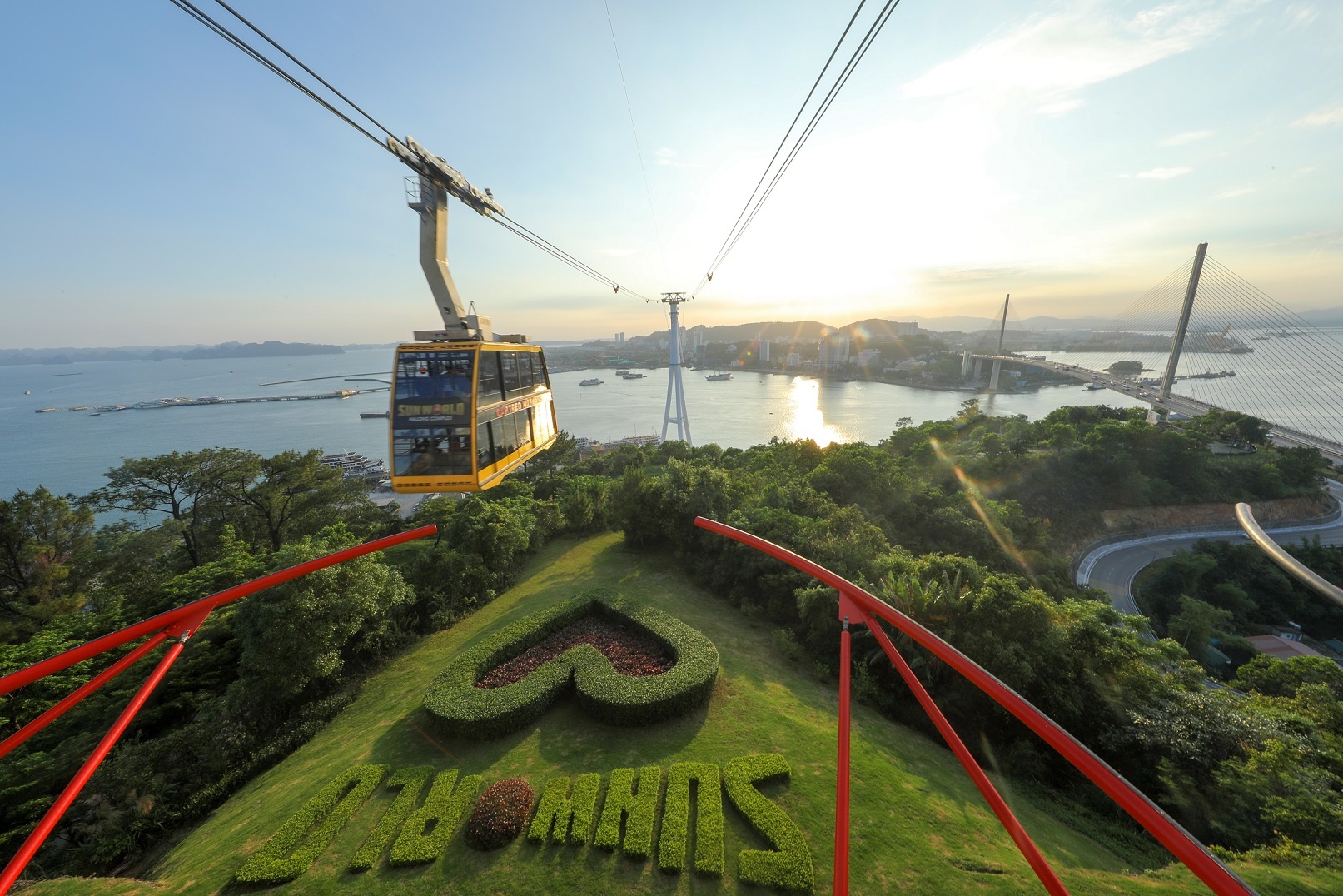 Sun World Ha Long uu dai gia ve cap treo Nu hoang con 250.000 dong hinh anh